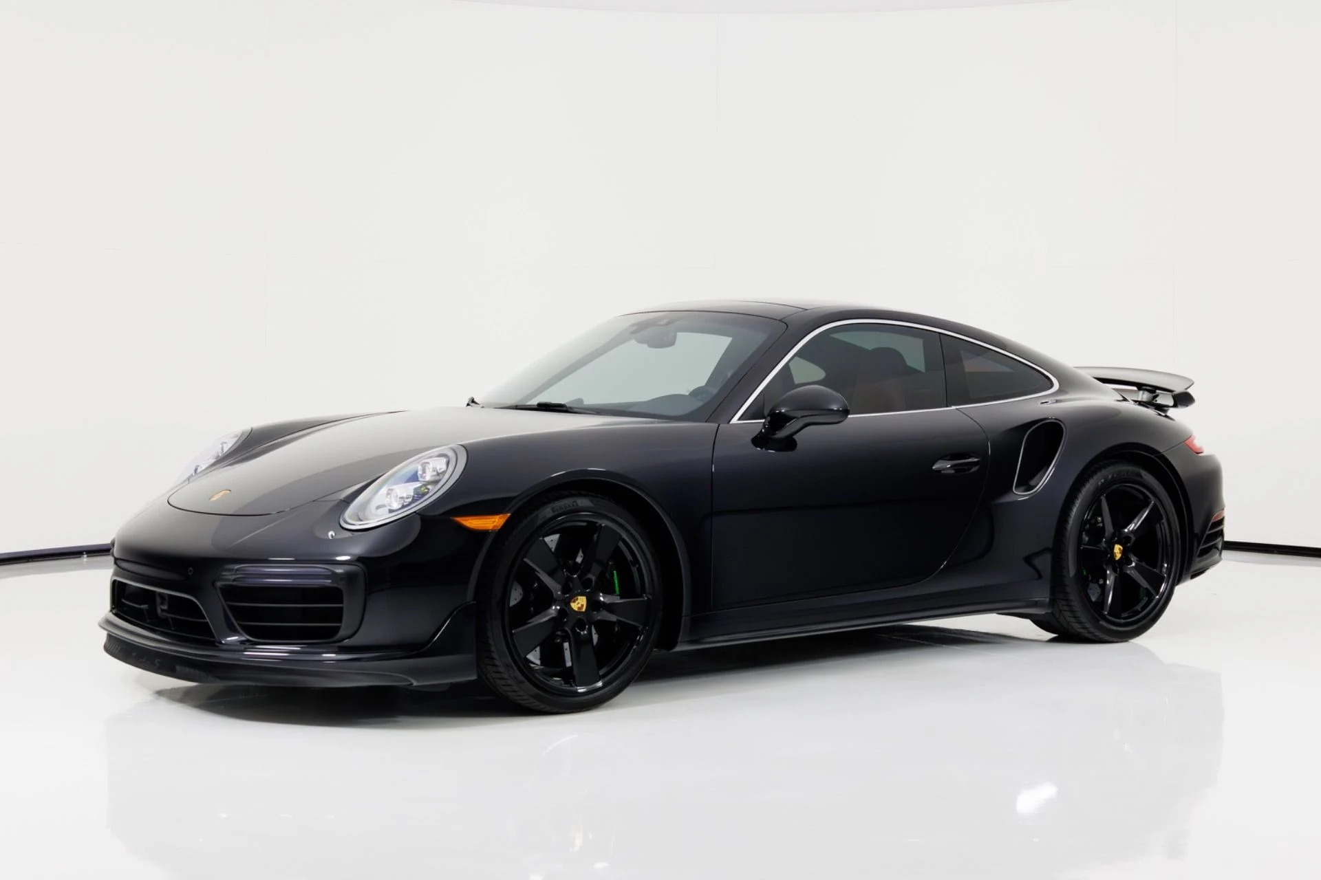 mph006_3393455819_Used_2017_Porsche_911_Turbo_S_1773337571_4d59a0cf75