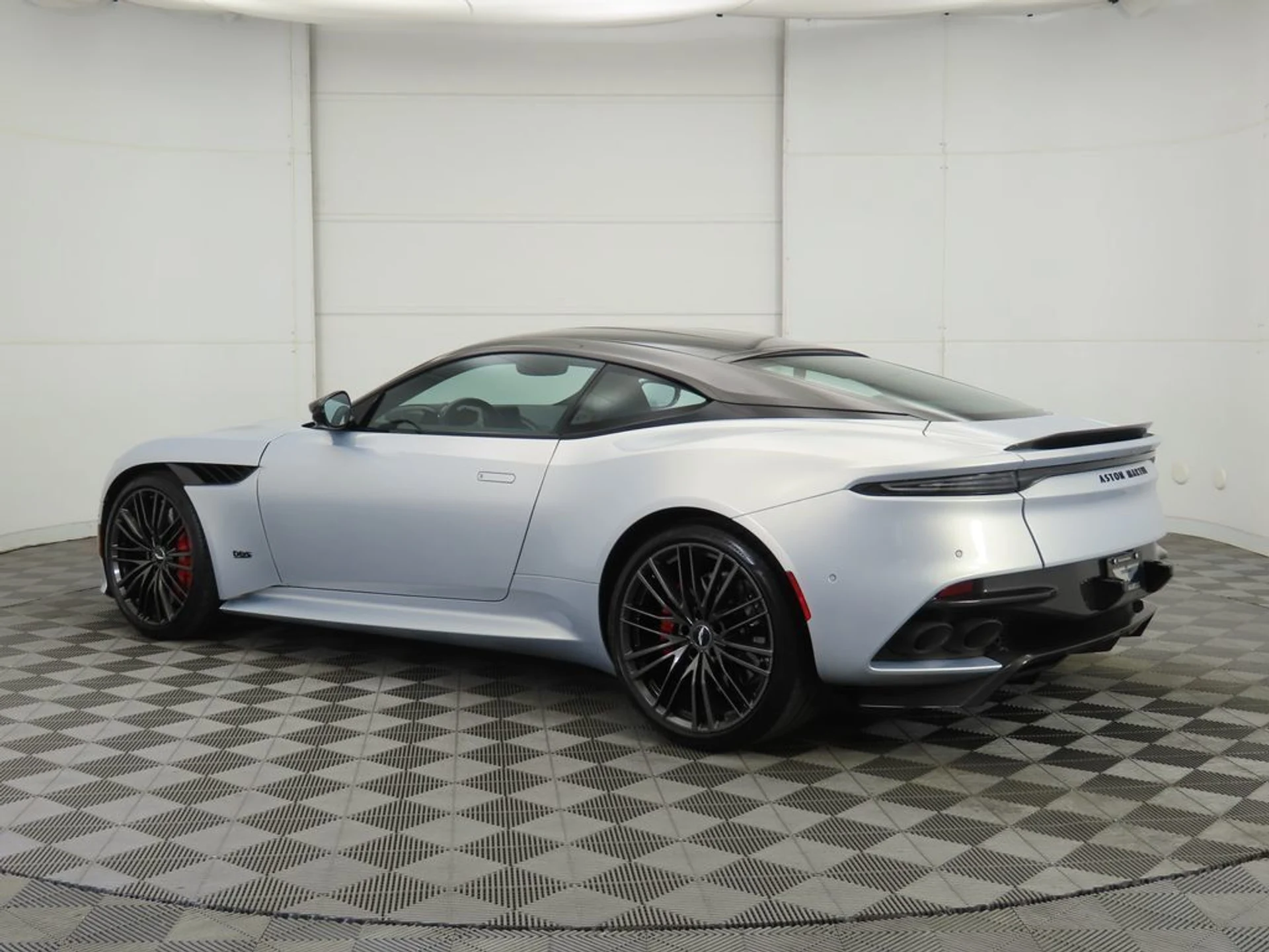 mph006_3405715008_used_2023_aston_martin_dbs_coupe_8119_22958468_7_1024_12d1ad7e74