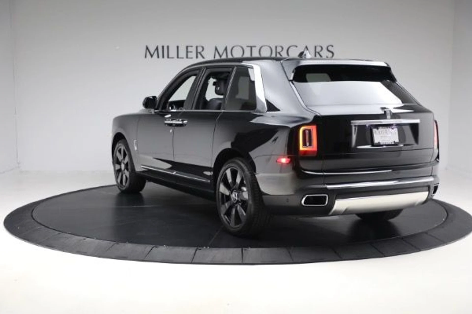 mph006_3409452539_Used_2021_Rolls_Royce_Cullinan_fb2dc31150