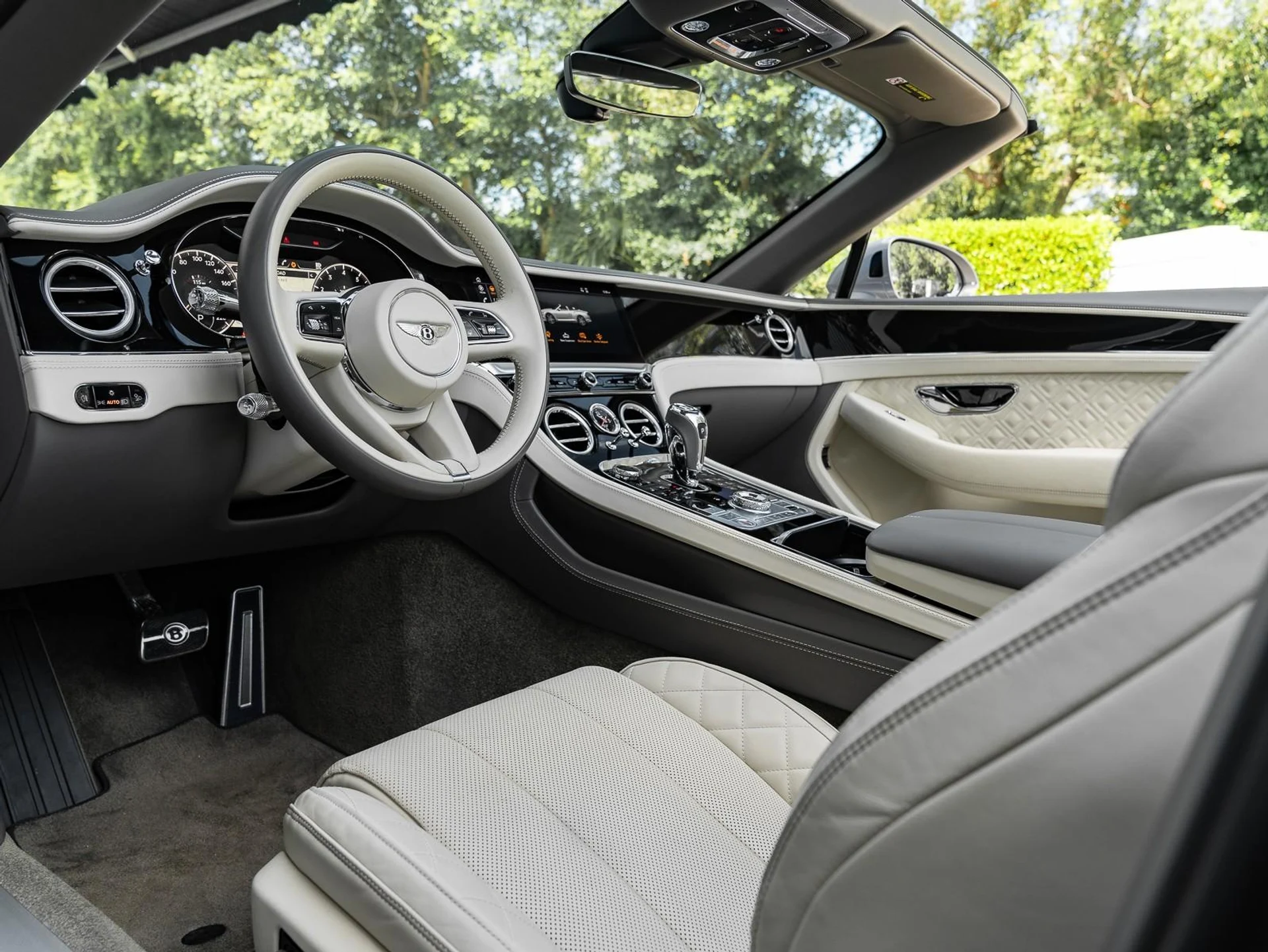 mph006_3415172439_Used_2022_Bentley_Continental_GT_V8_1771851985_39e40a5342