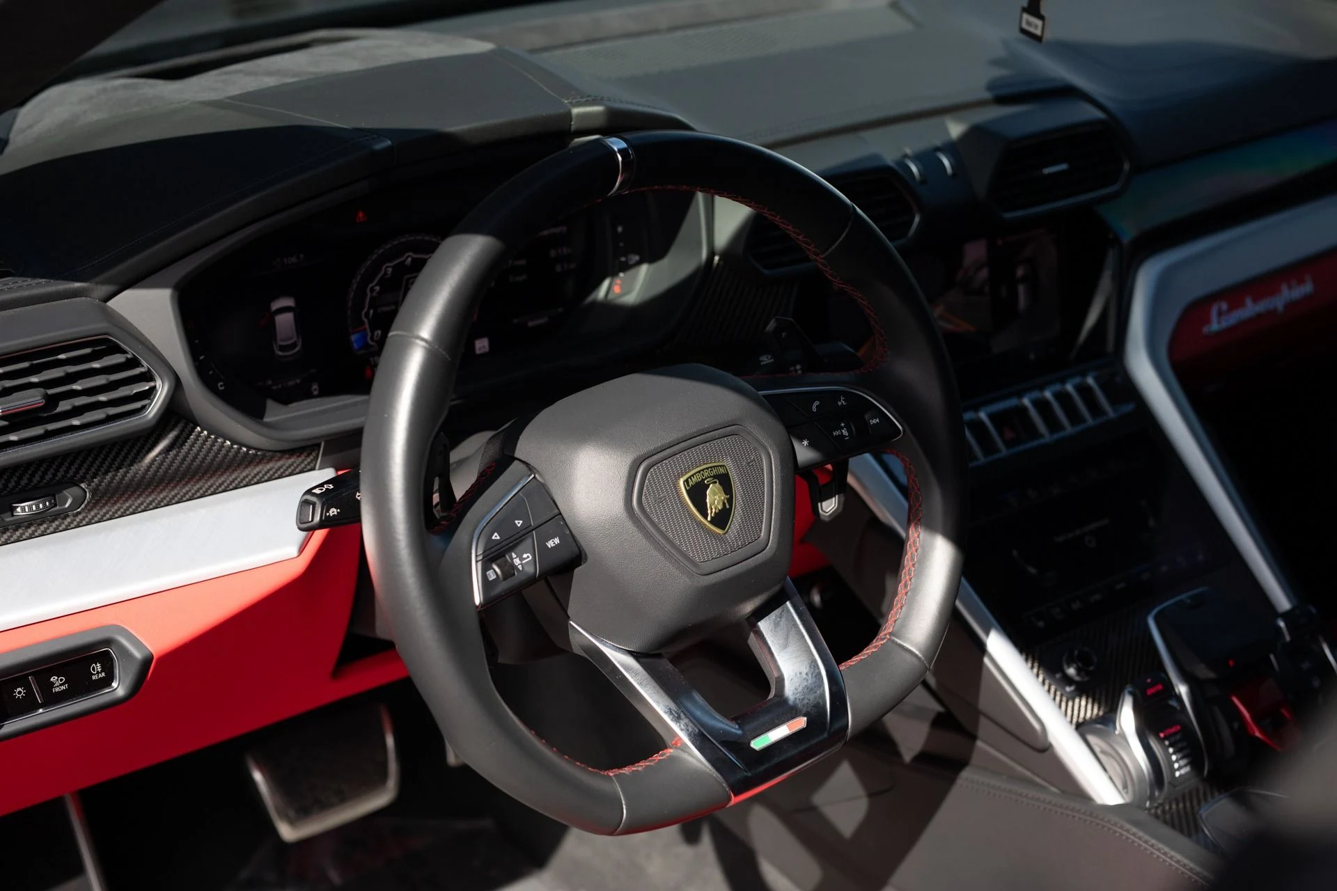 mph006_3418970840_Used_2020_Lamborghini_Urus_1739815946_c919f46c9c