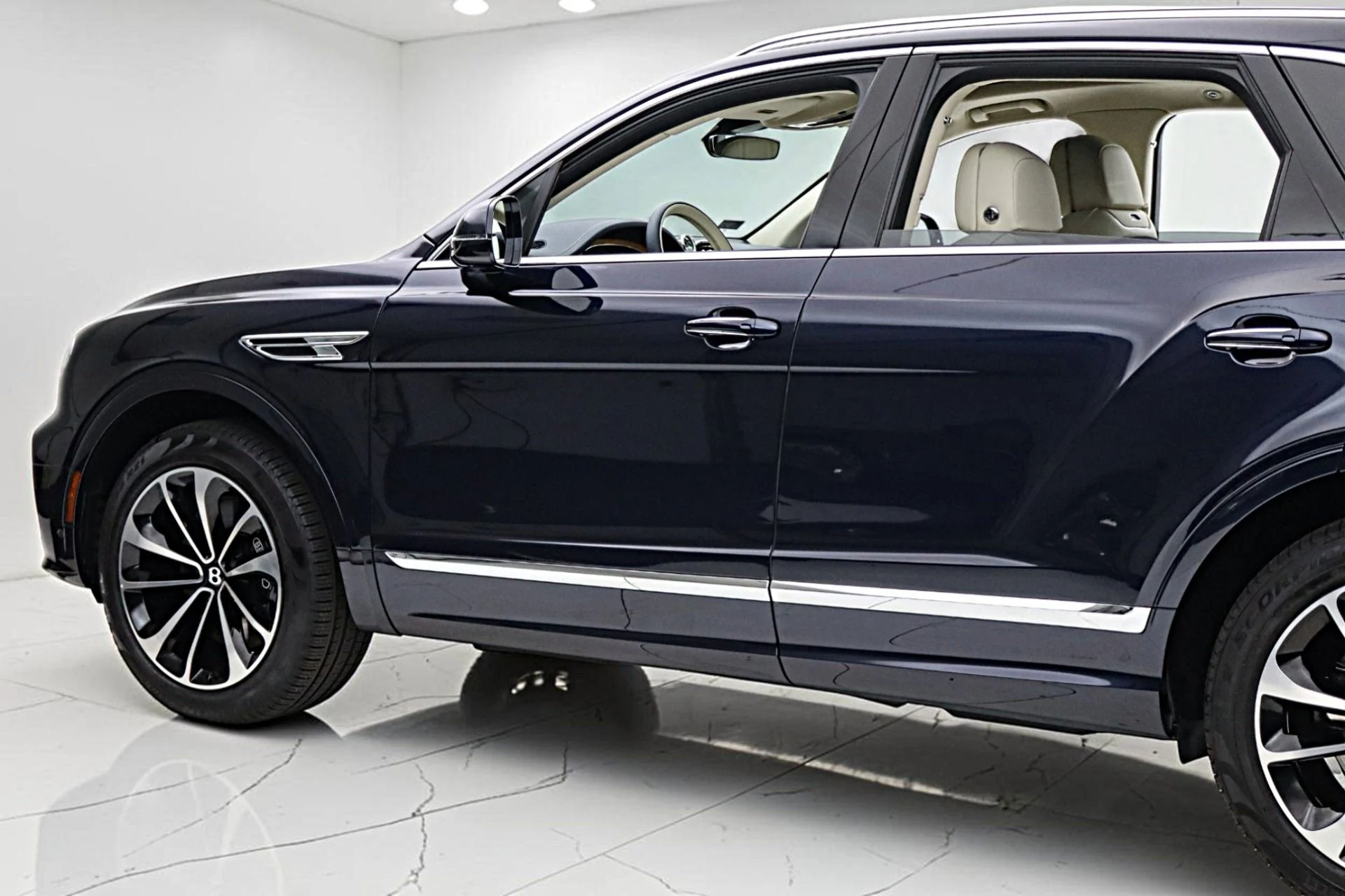 mph006_3423751130_Used_2023_Bentley_Bentayga_V8_96f3e71d58
