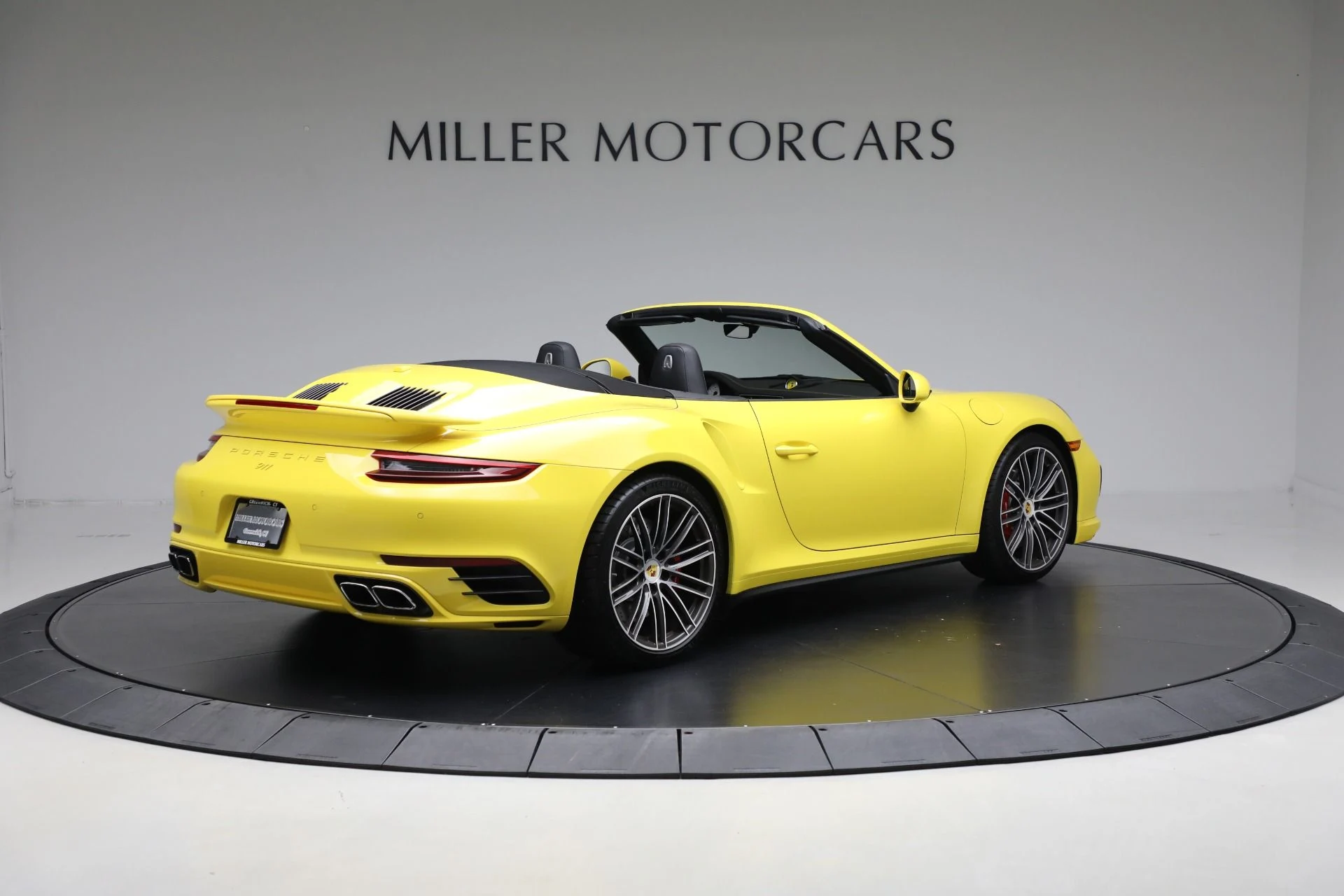 mph006_3425001406_Used_2017_Porsche_911_Turbo_Cabriolet_9f42437312