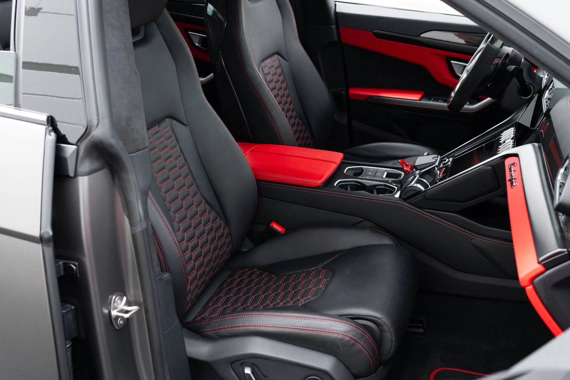 mph006_3458850435_Used_2022_Lamborghini_Urus_1773951394_4b48b211db