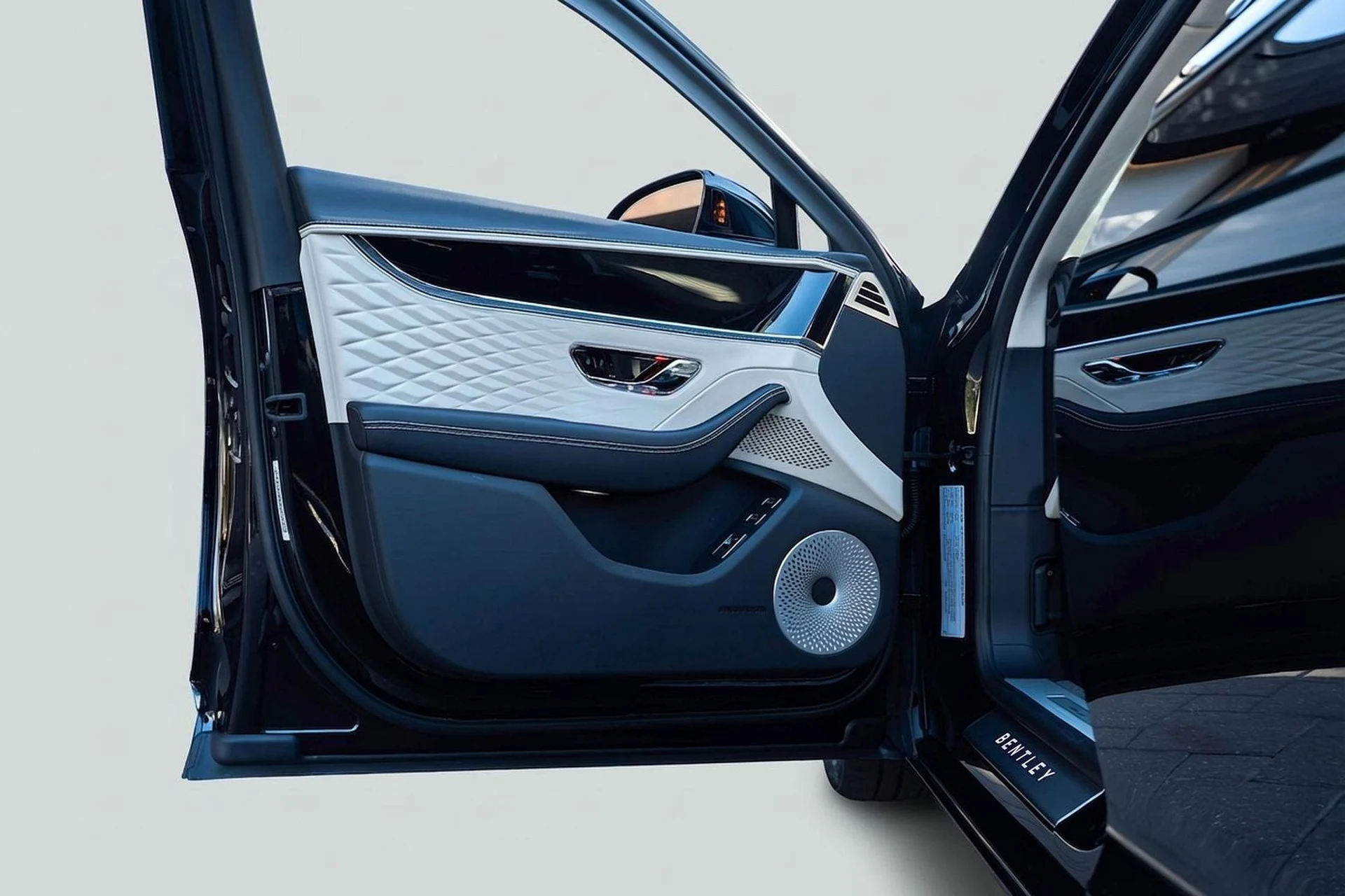 mph006_3463046941_503863234_69bc28b6e818c0e0bbc2c0f1_9f80455789