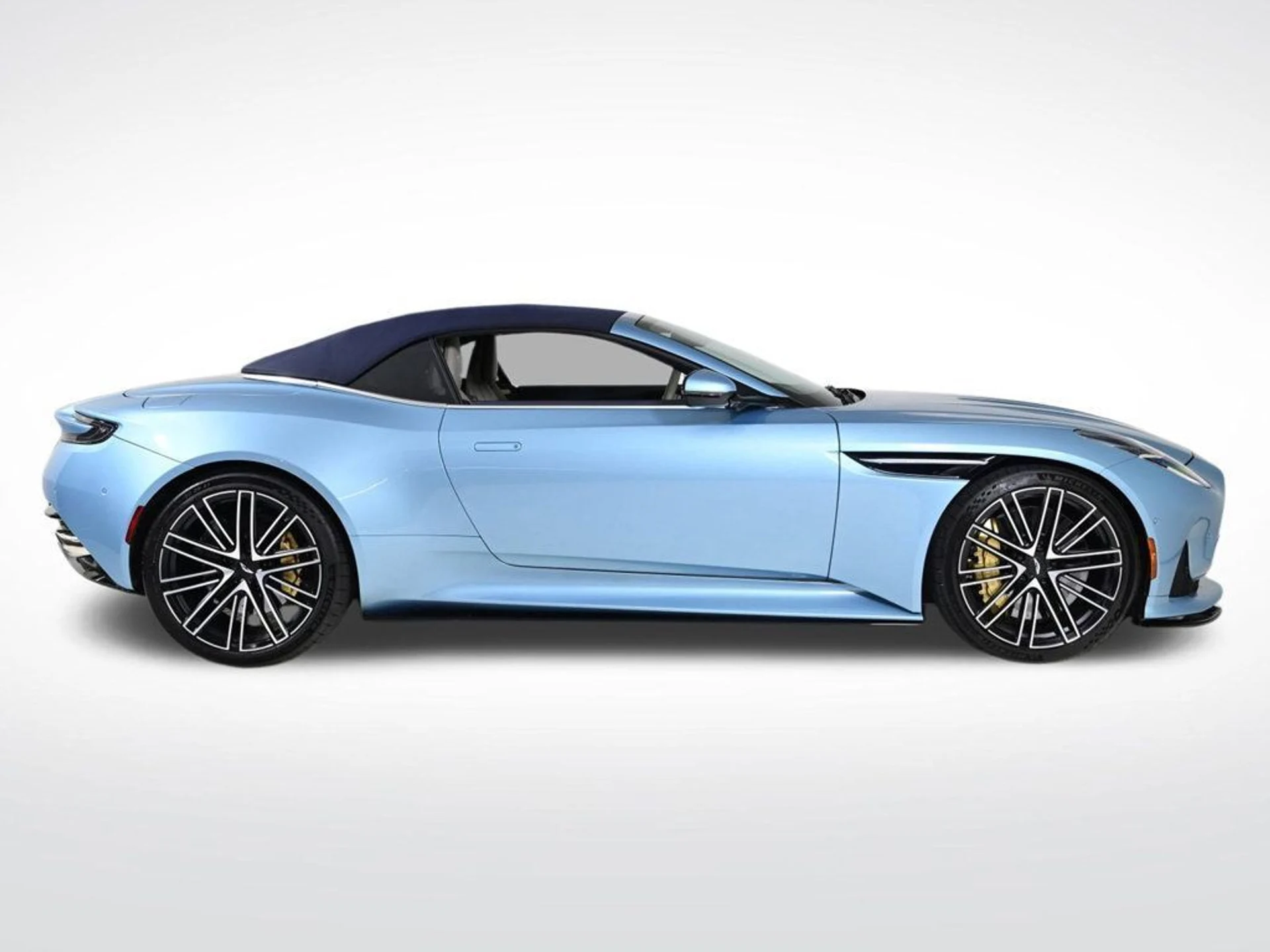 mph006_3468493112_used_2024_aston_martin_db12_volante_11350_22946063_6_1024_3d4837a624