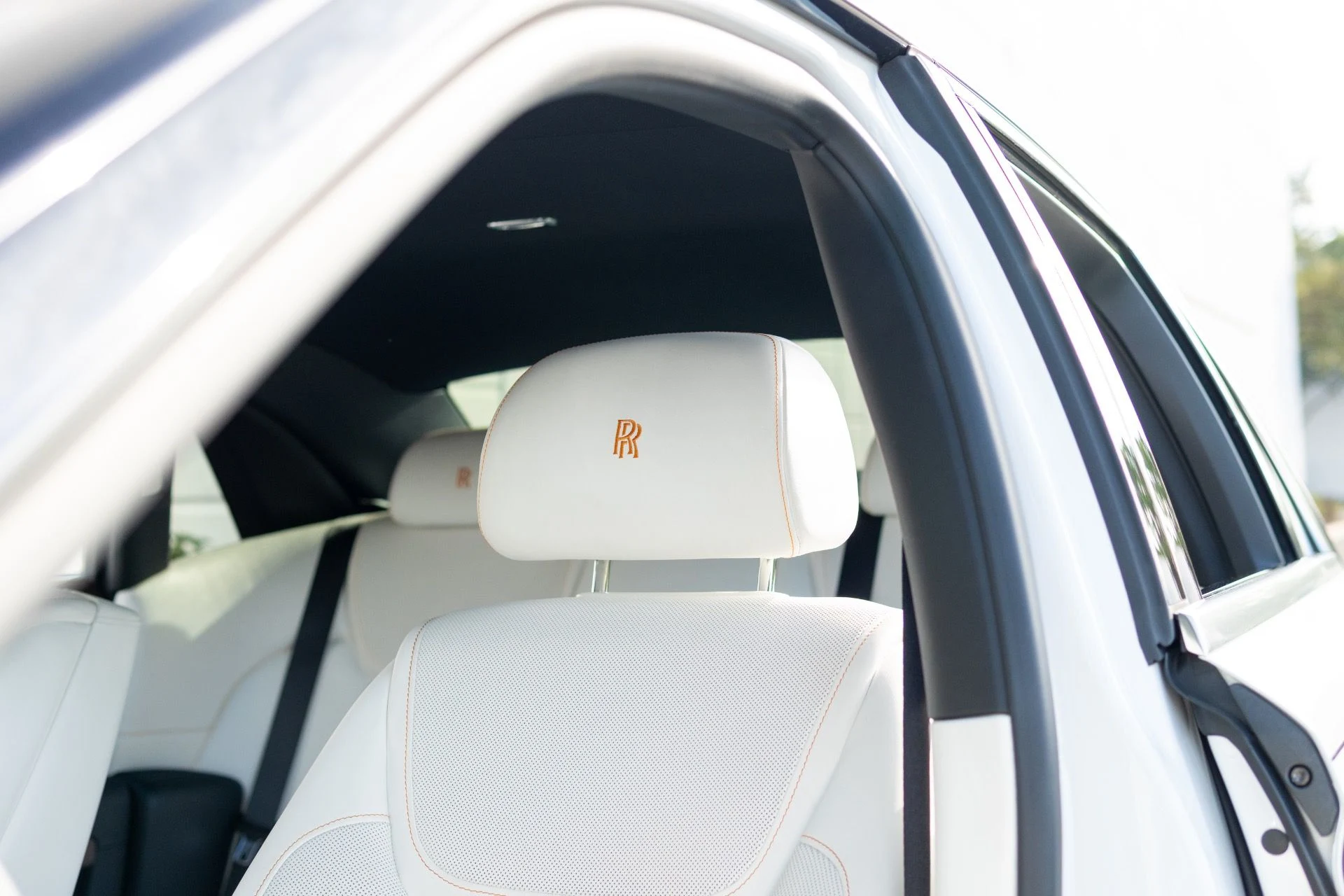 mph006_3469631308_Used_2018_Rolls_Royce_Ghost_1765824060_7ada055086