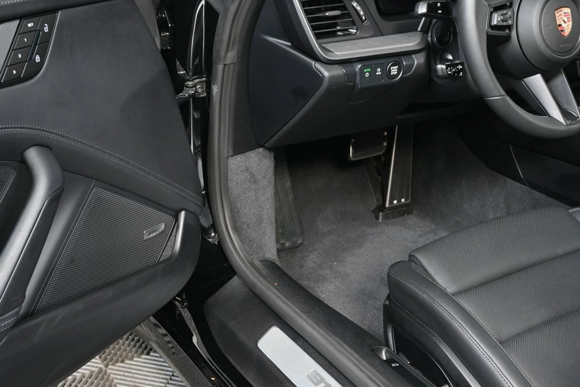 mph006_3470851063_db3340723a9d7a4c29d9190f3c4ca982_2d41883fe7