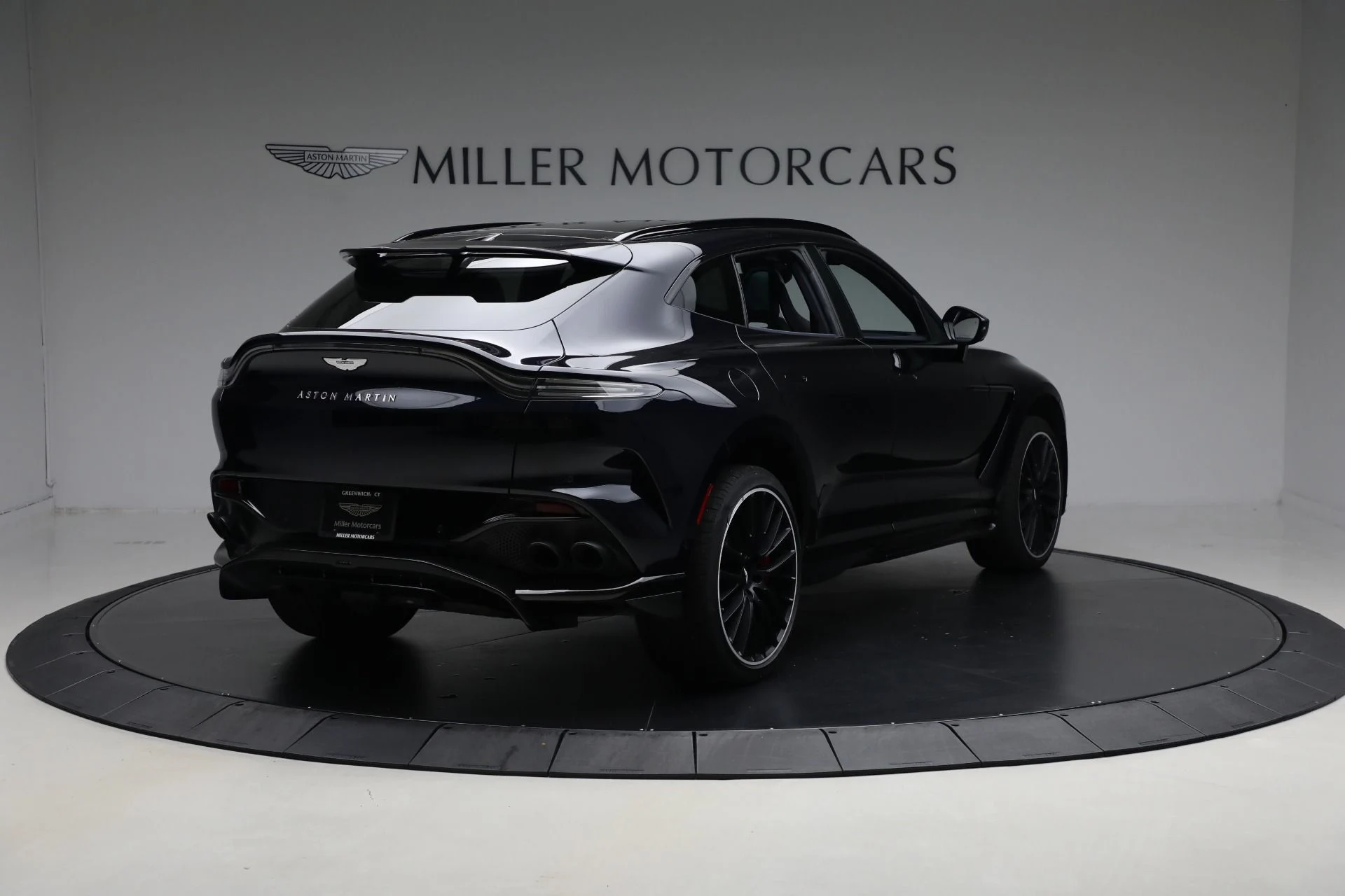 mph006_3492964917_Used_2023_Aston_Martin_DBX_707_2a6cd7f306