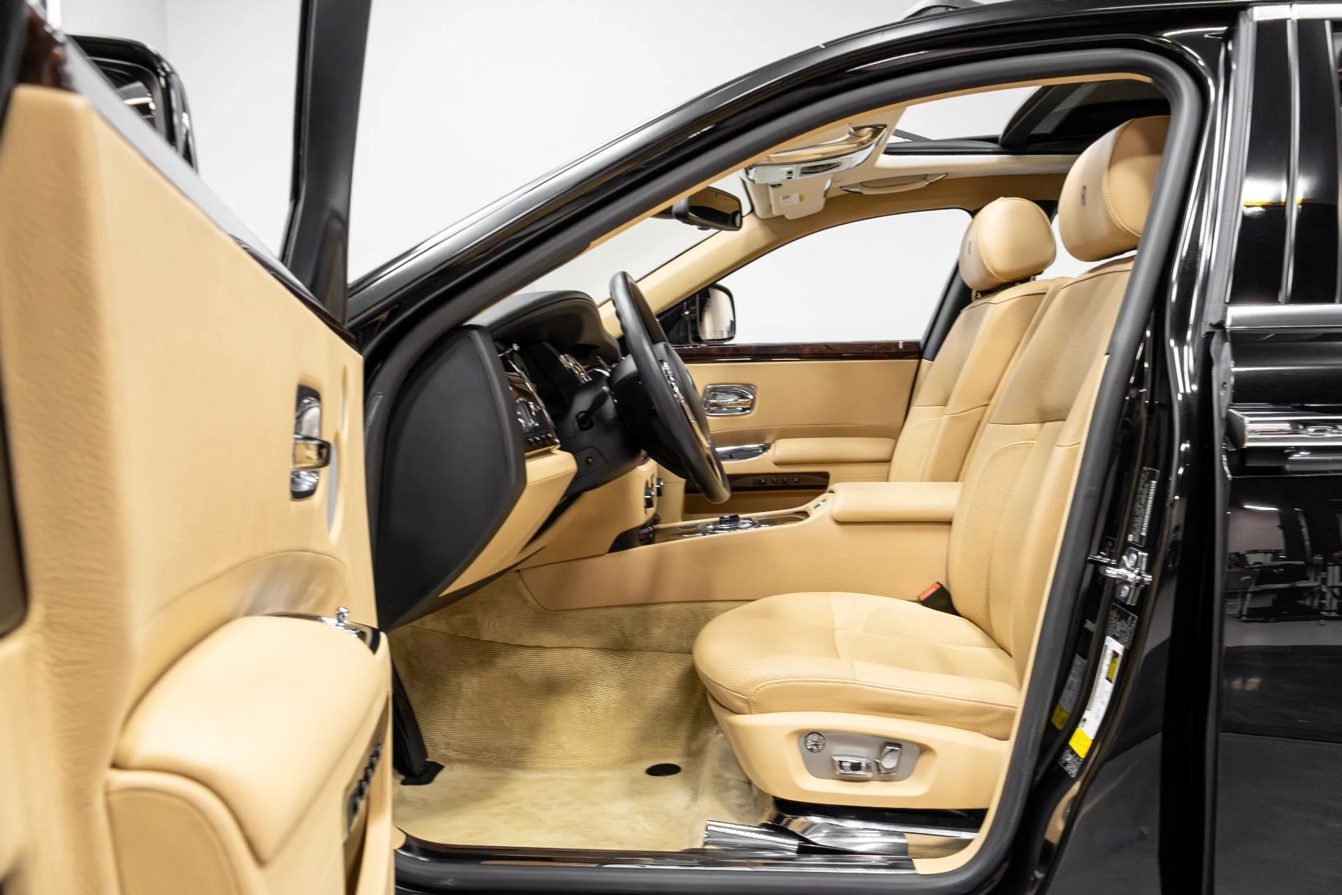 mph006_3497208806_Used_2011_Rolls_Royce_Ghost_1771348774_c1a70b2a9f