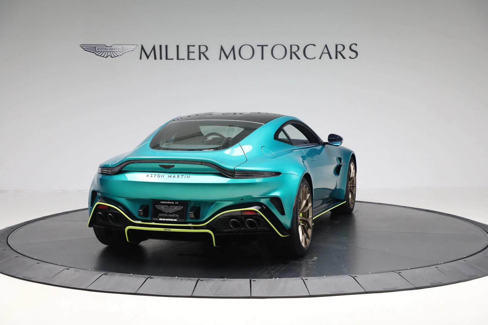 mph006_3514083149_New_2025_Aston_Martin_Vantage_76667b3a2e