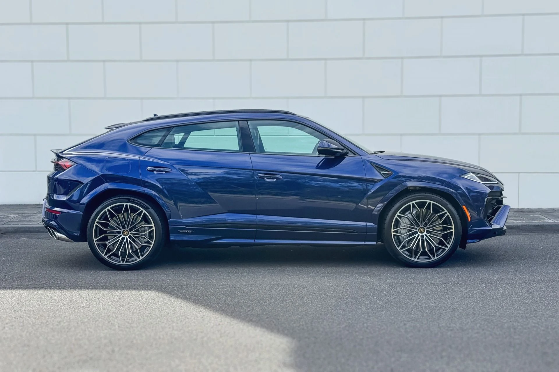 mph006_3519568782_Used_2025_Lamborghini_Urus_SE_1764806006_82963c64f1