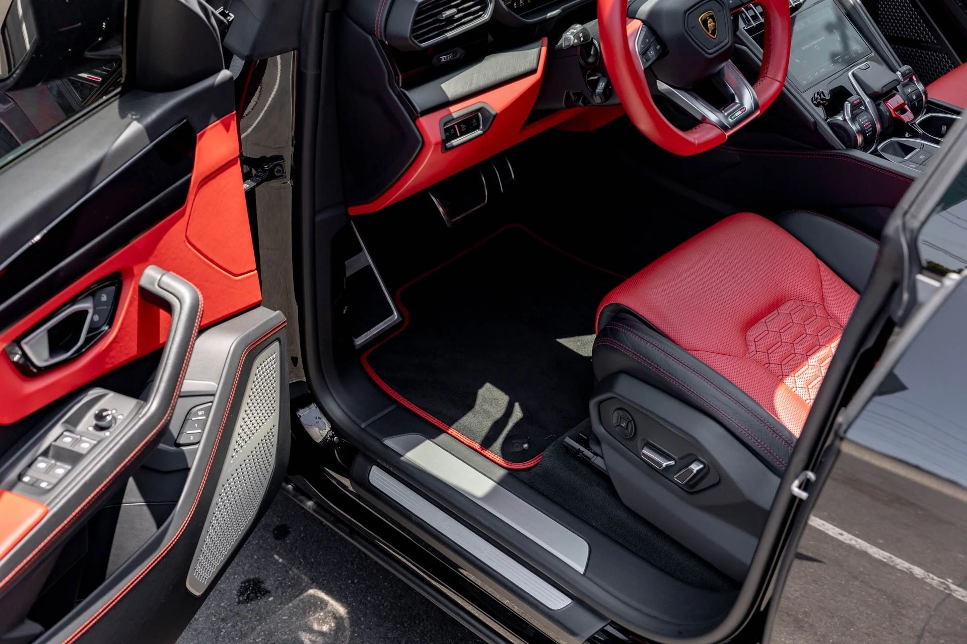 mph006_3528752962_Used_2022_Lamborghini_Urus_1748552584_fee2e0fc77