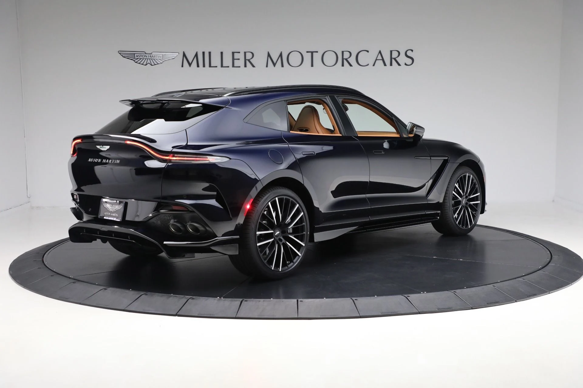 mph006_3528853468_New_2025_Aston_Martin_DBX_707_5315d39327