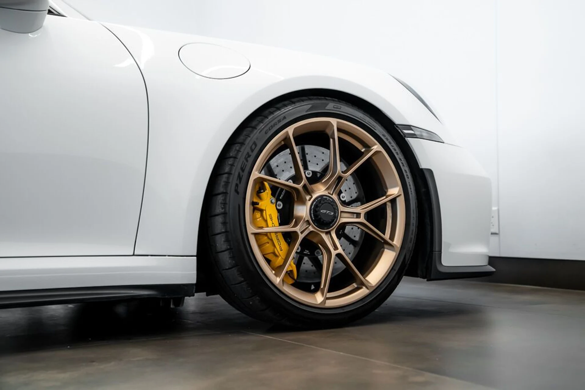 mph006_3529323846_porsche_911_2024_jpg_v_1773863537_157cb25b2e