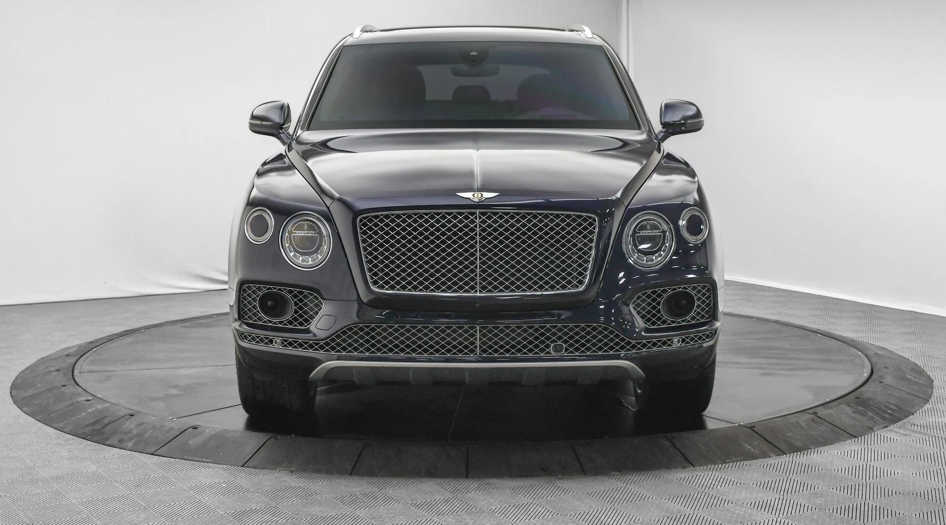 mph006_3537309490_Used_2019_Bentley_Bentayga_V8_1738315402_9dc746a07d