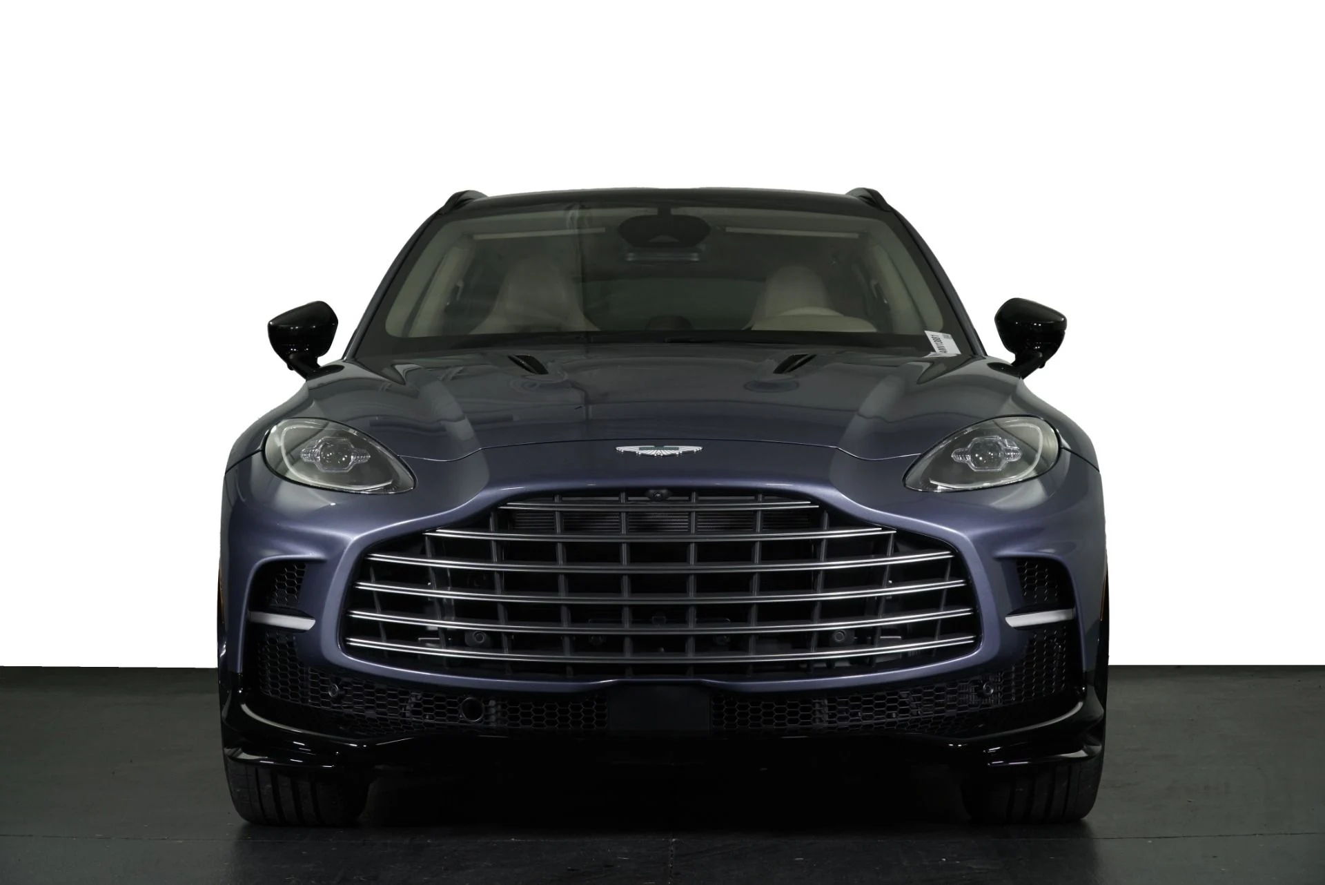 mph006_3541843566_New_2026_Aston_Martin_DBX_707_1765562922_fffaa8564e