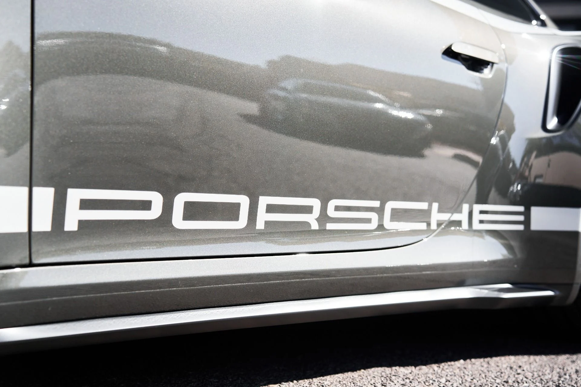 mph006_3546483080_Used_2025_Porsche_911_Turbo_1757541202_419edf9ee4