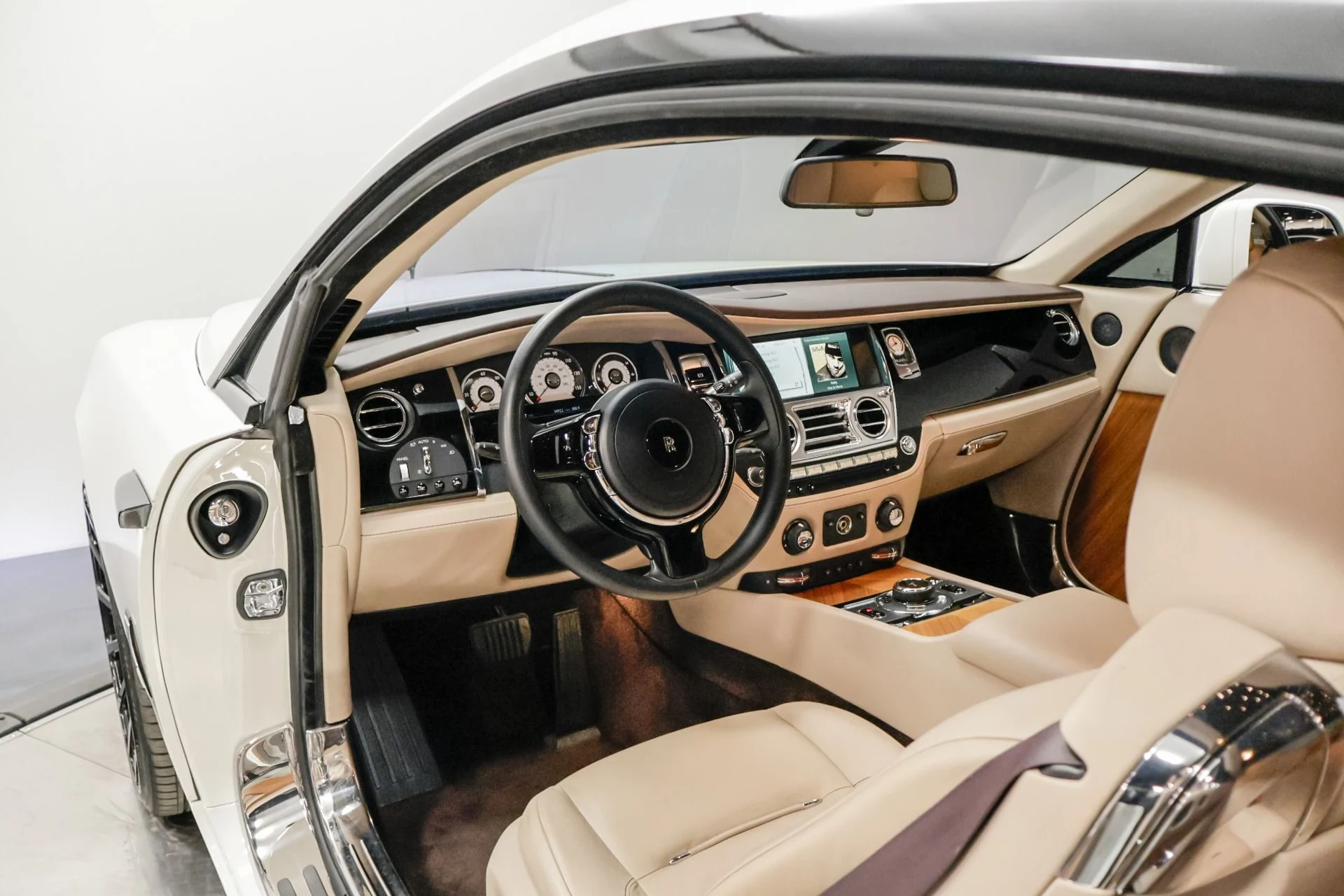 mph006_3564448048_Used_2014_Rolls_Royce_Wraith_1761229868_7ffd1c0bf9