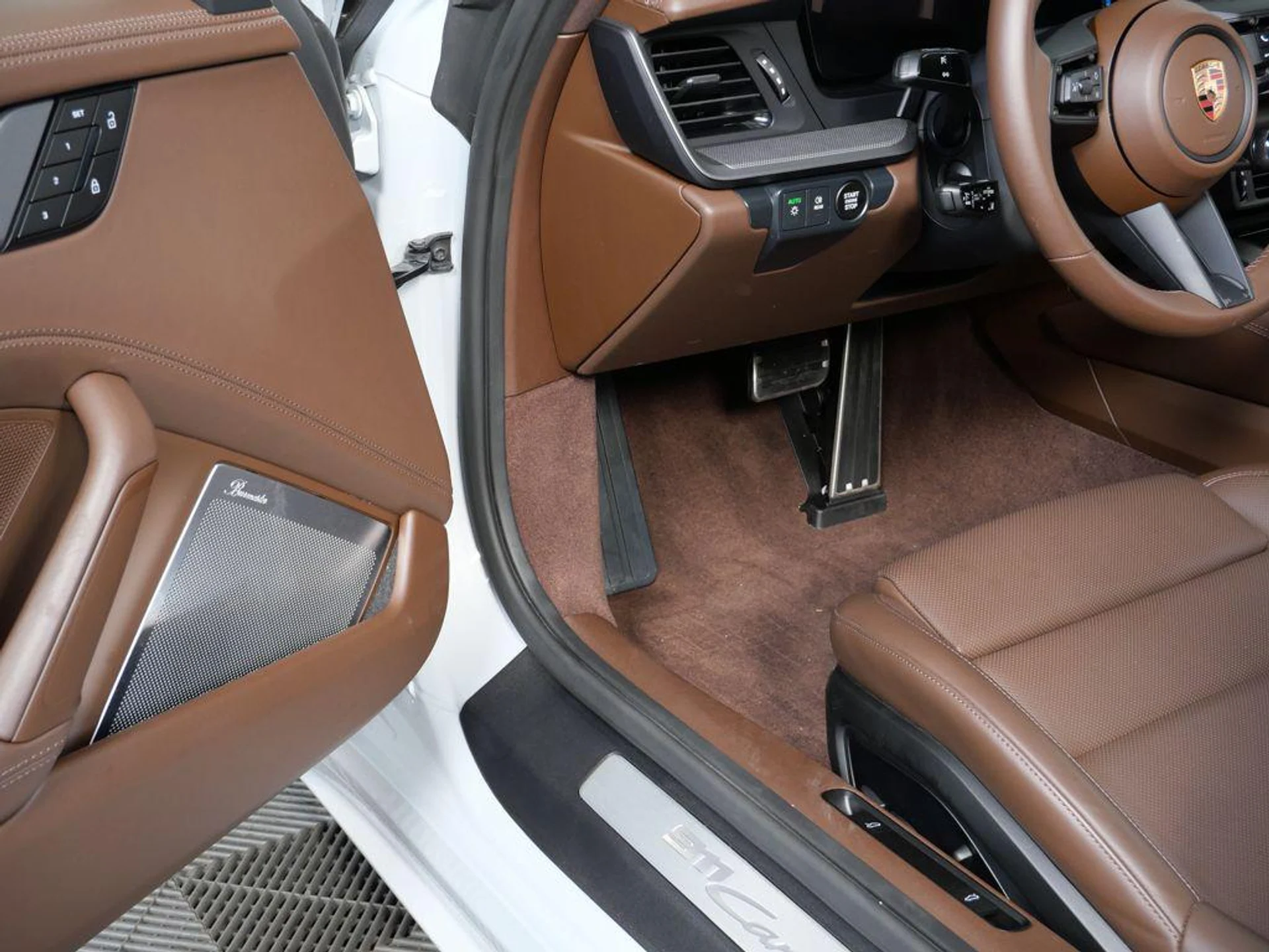 mph006_3566772324_ET_0_R0_Tpbfow_Oyo_Hp9_E_Ff_GU_Jl_ZGE_26005f9f28