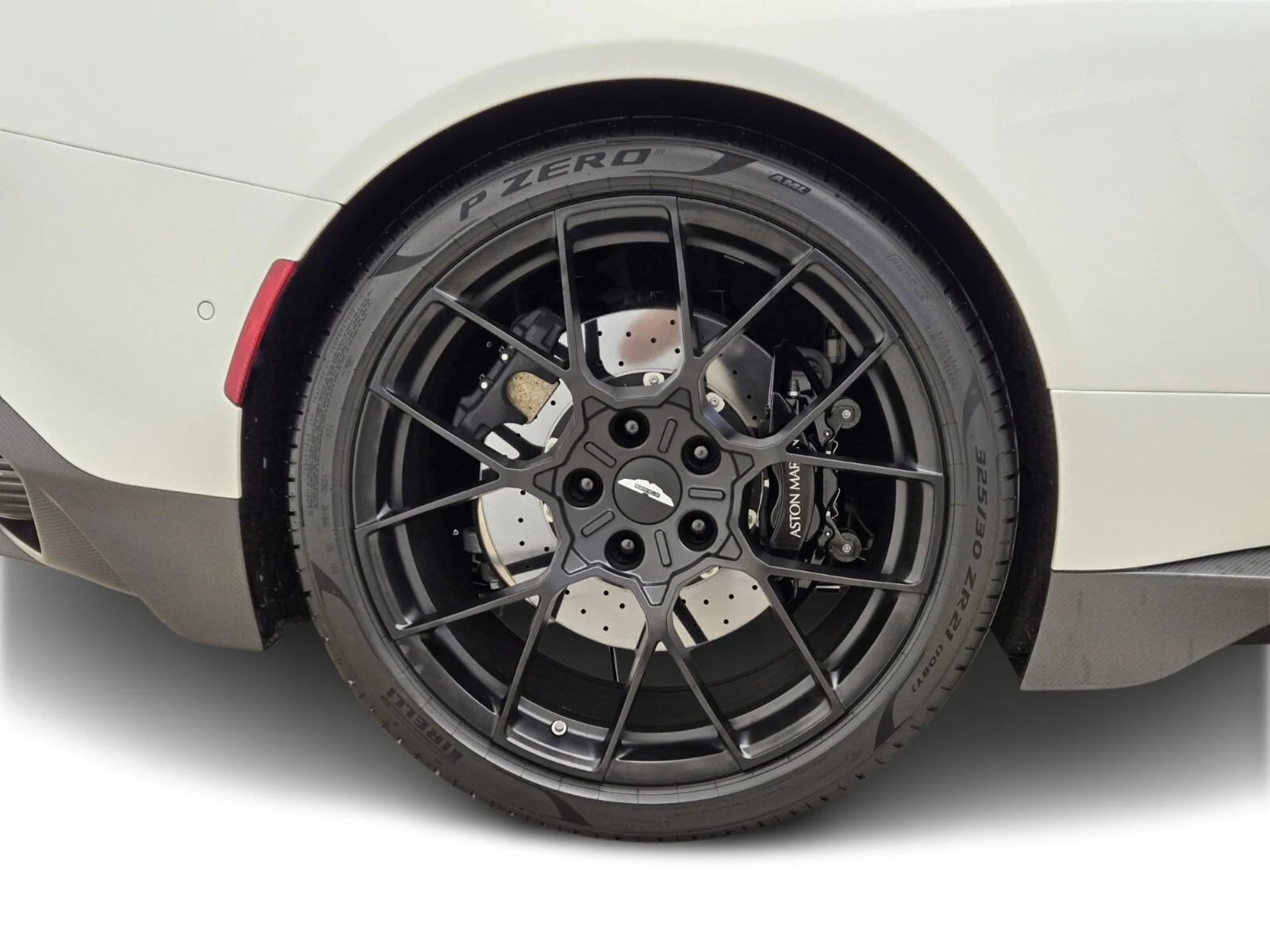 mph006_3567326642_New_2025_Aston_Martin_Vanquish_V12_1742812587_c7e7b8c8cf