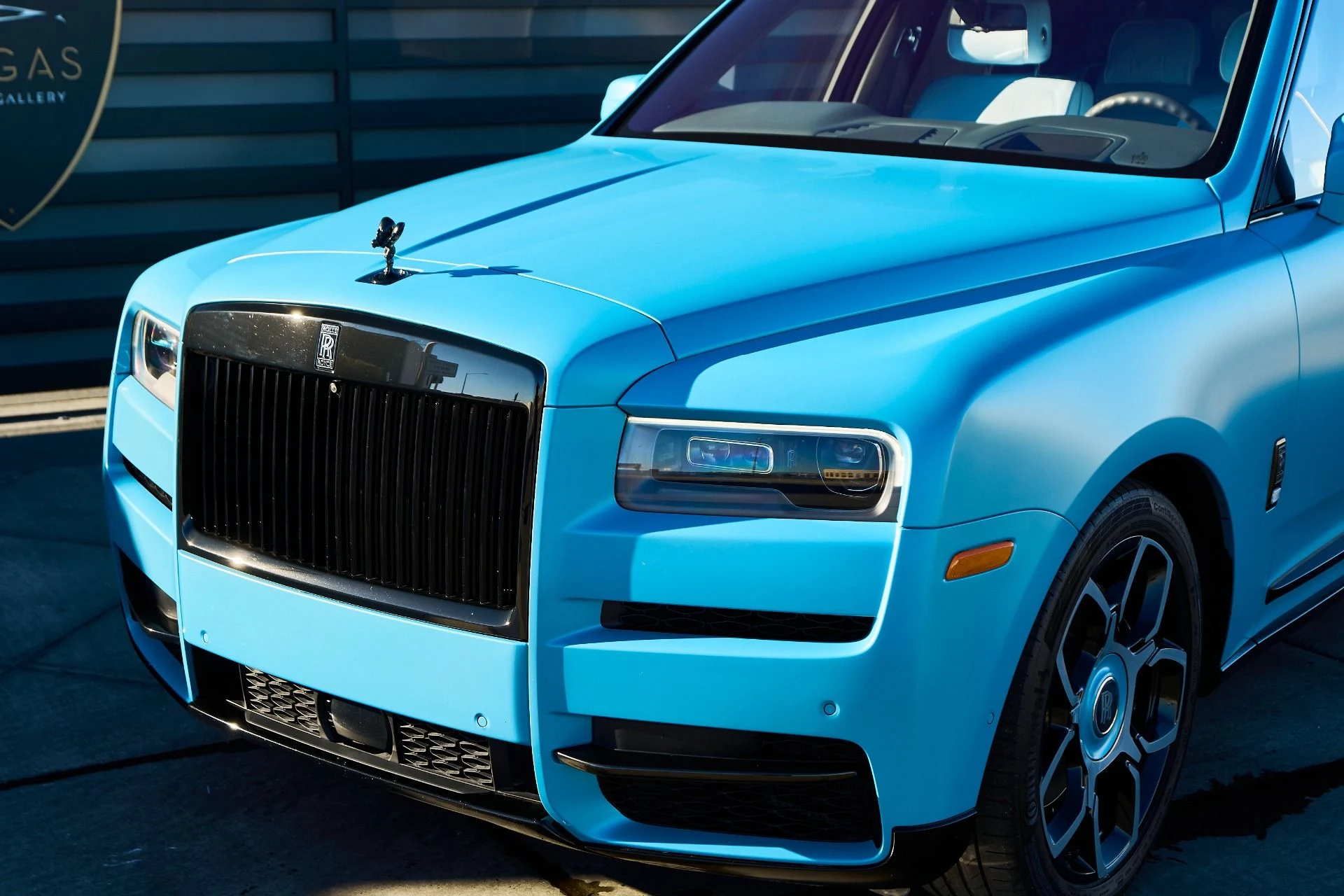 mph006_3569718807_Used_2022_Rolls_Royce_Cullinan_Black_Badge_1765410975_150f8315d2