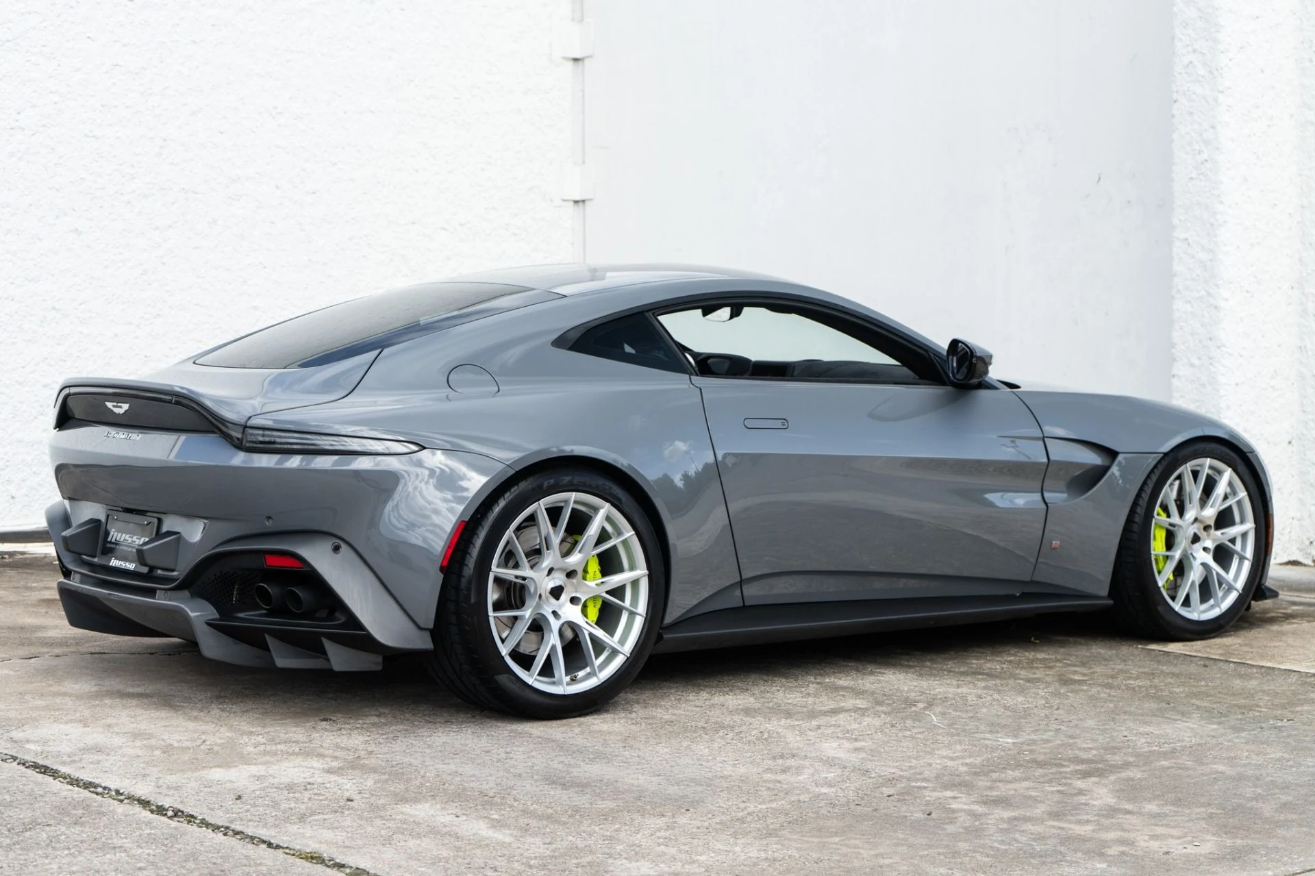 mph006_3572188126_Used_2020_Aston_Martin_Vantage_1781738280_c7fa9cf919