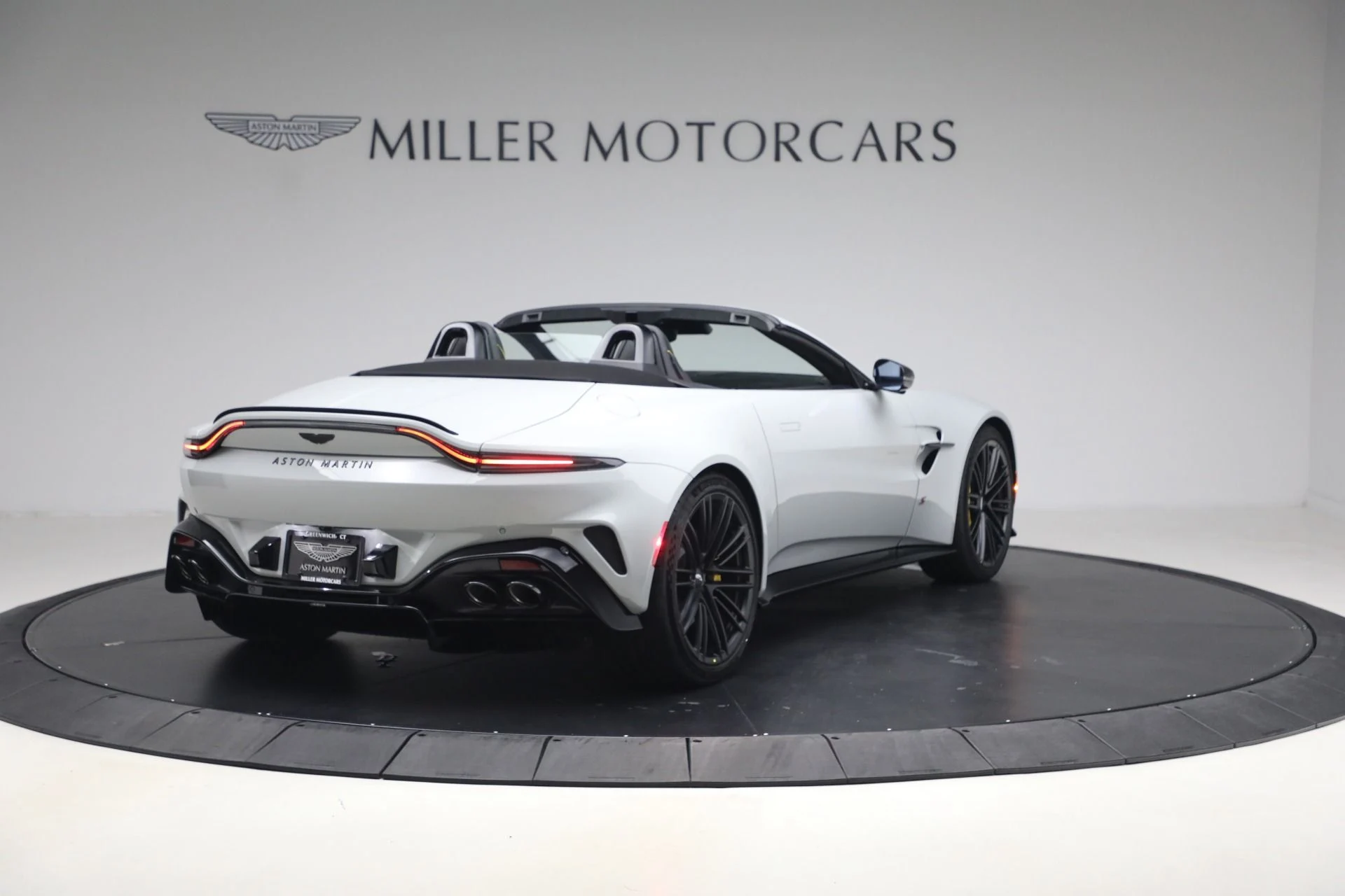 mph006_3576613684_New_2026_Aston_Martin_Vantage_S_Roadster_1776800186_8b9df70b83