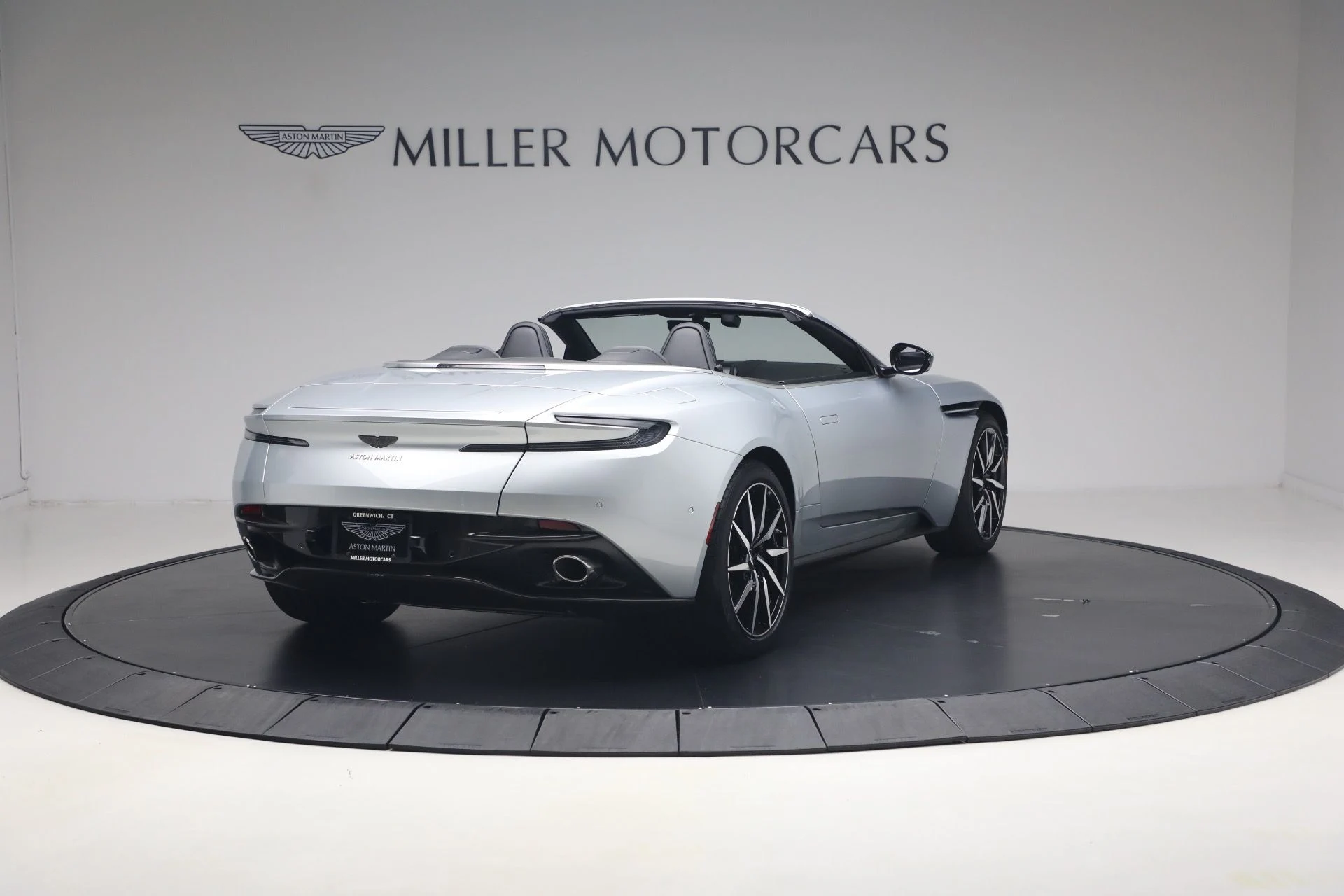 mph006_3581062883_Used_2019_Aston_Martin_DB_11_Volante_1781362219_e230aa4f65