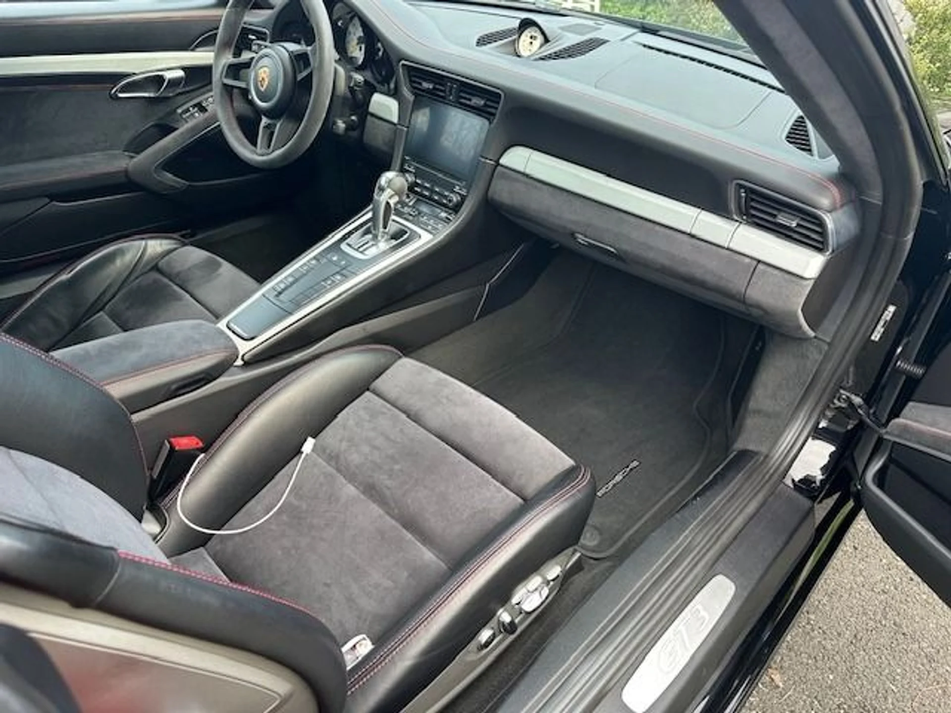 mph006_3594709310_Used_2018_Porsche_911_GT_3_1775691133_9e14406983