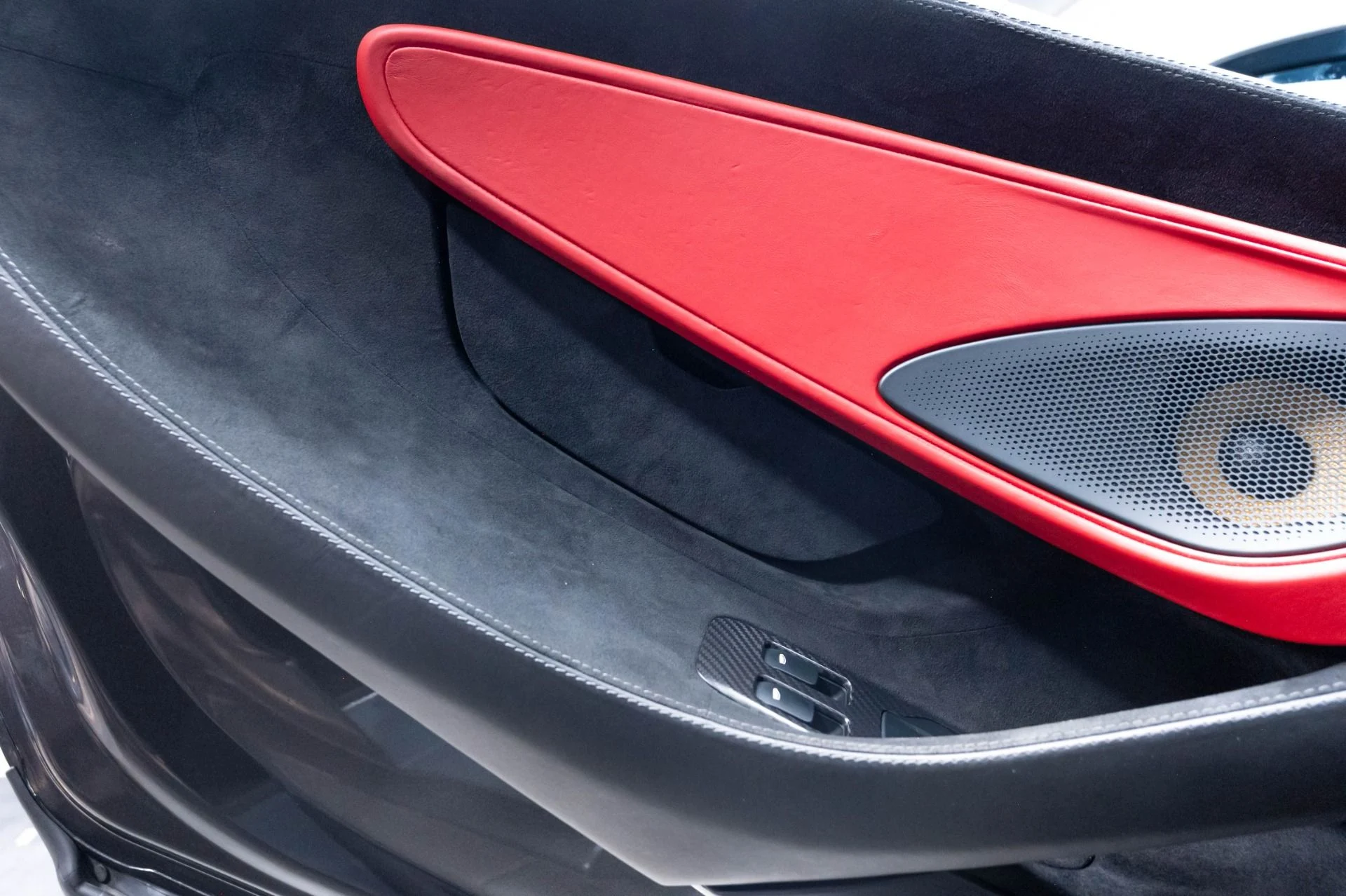 mph006_3603036246_Used_2019_Mc_Laren_570_S_1783628285_bbb108a536