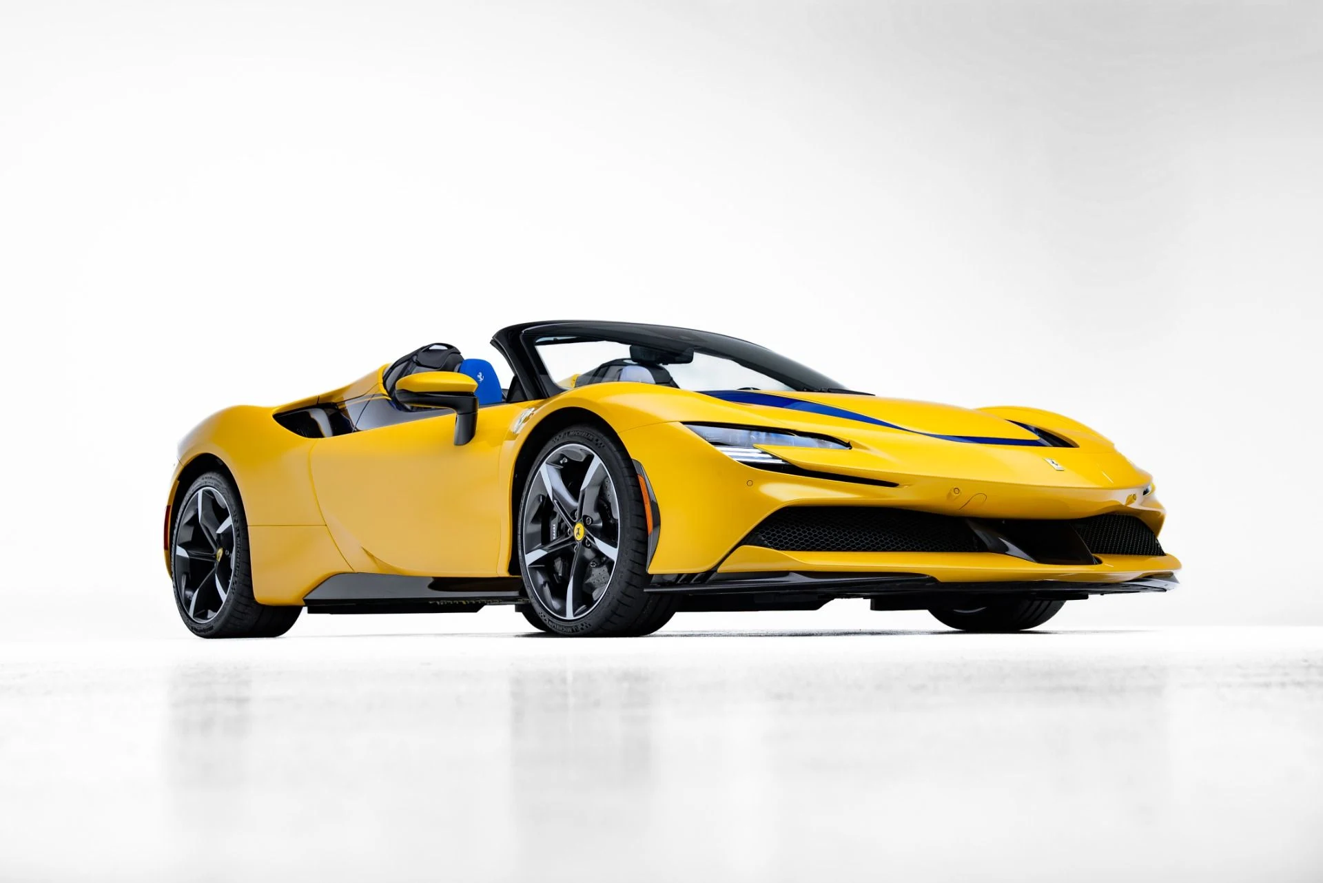 mph006_3621501434_Used_2023_Ferrari_SF_90_Spider_1773351292_c8a8ff68ea