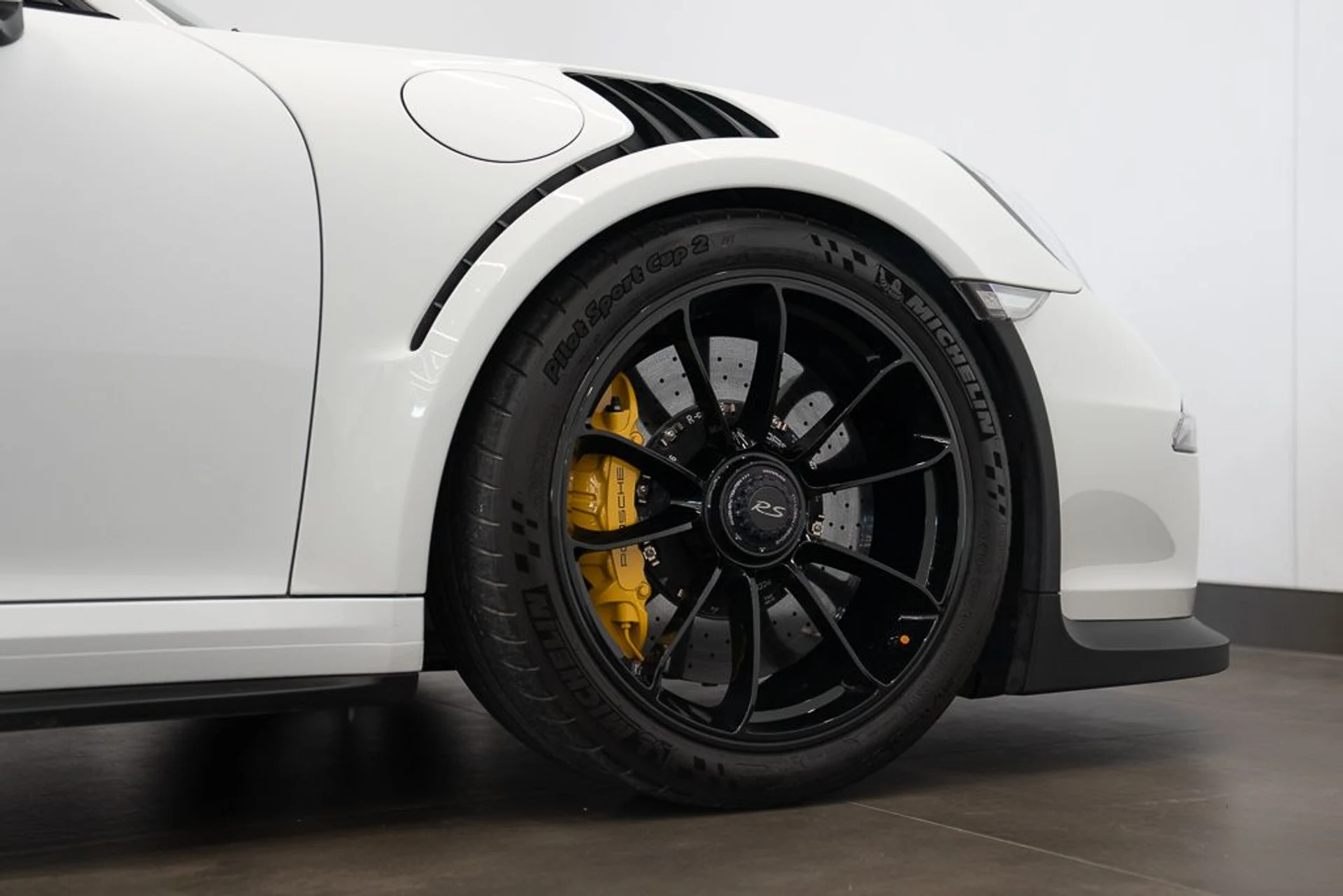 mph006_3623010115_porsche_911_2016_jpg_v_1777670076_dfc35ae53f