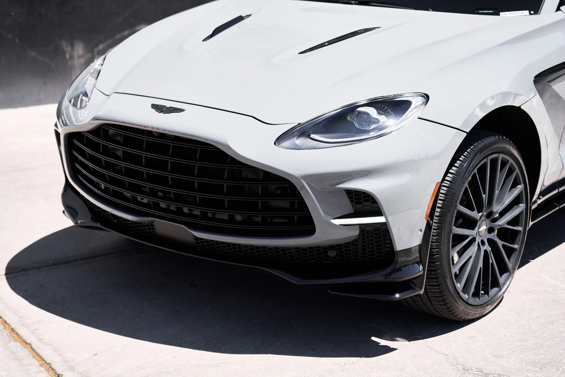 mph006_3632798086_Used_2024_Aston_Martin_DBX_707_1753235896_ec0d70a541