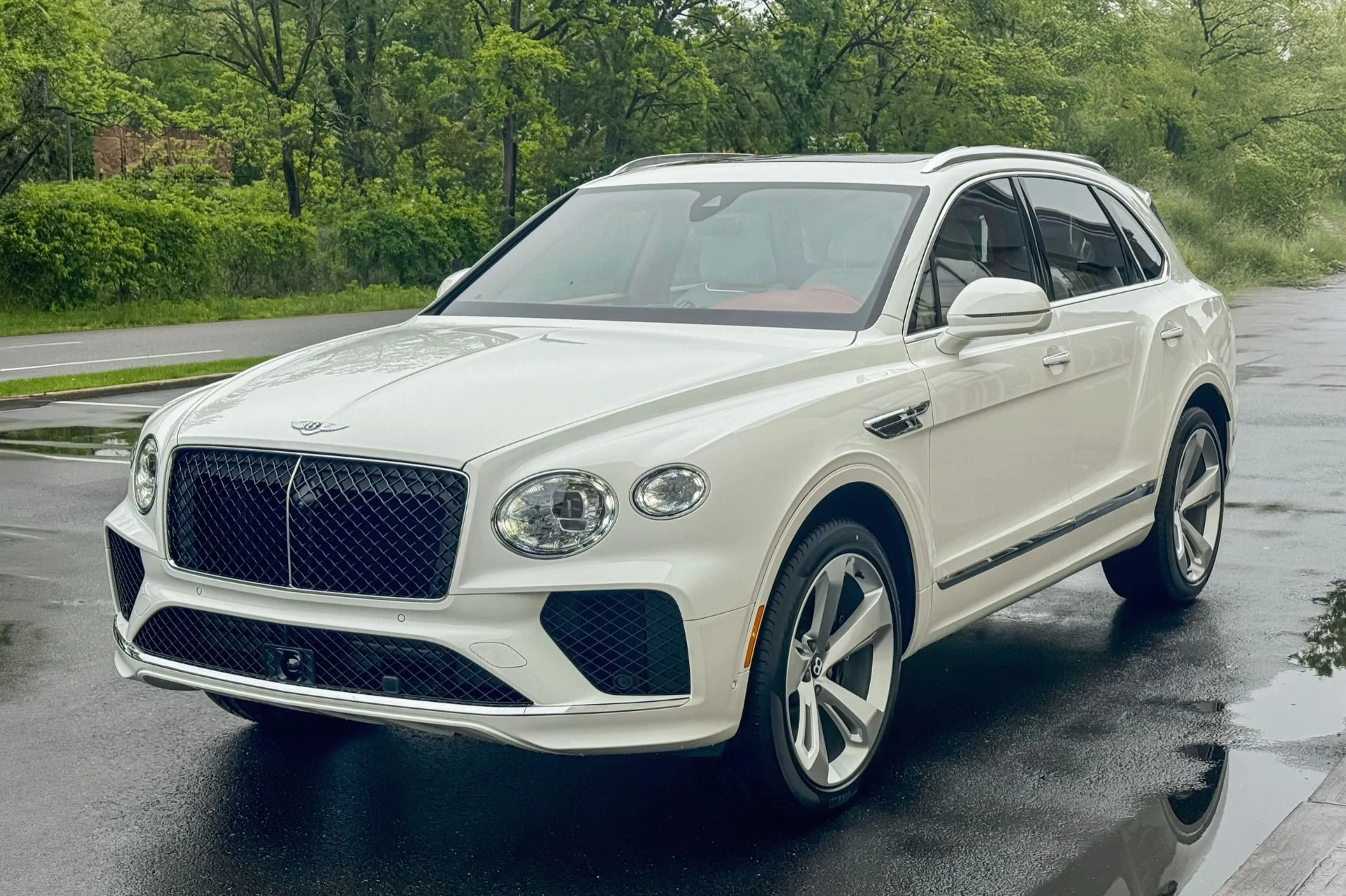 mph006_3635263208_Used_2025_Bentley_Bentayga_V8_1748255294_d408938df2