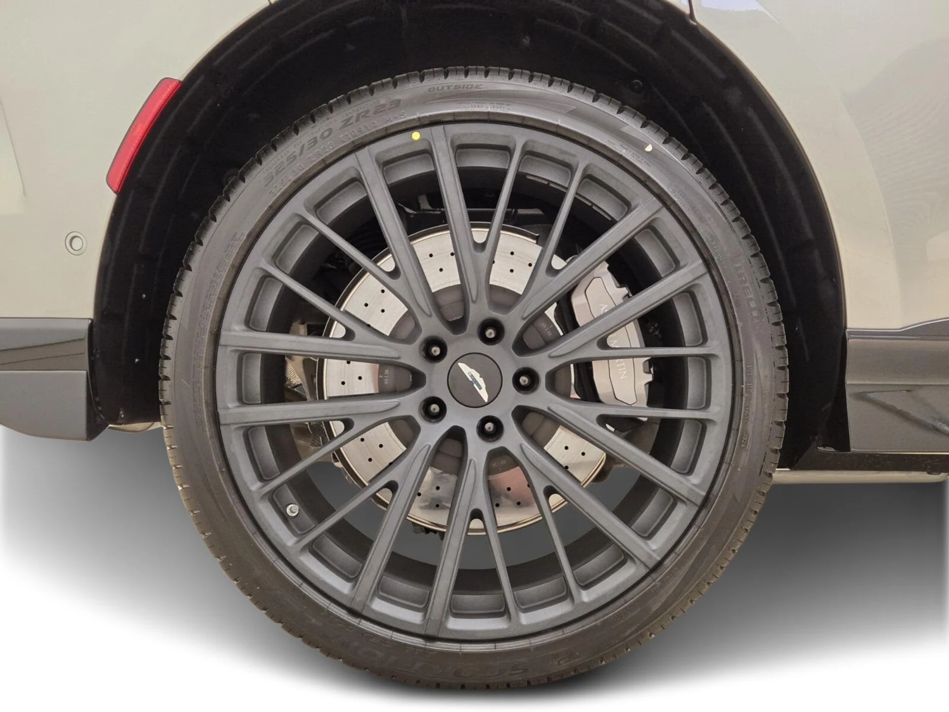 mph006_3636070775_New_2025_Aston_Martin_DBX_707_1753162747_8fb4e39550