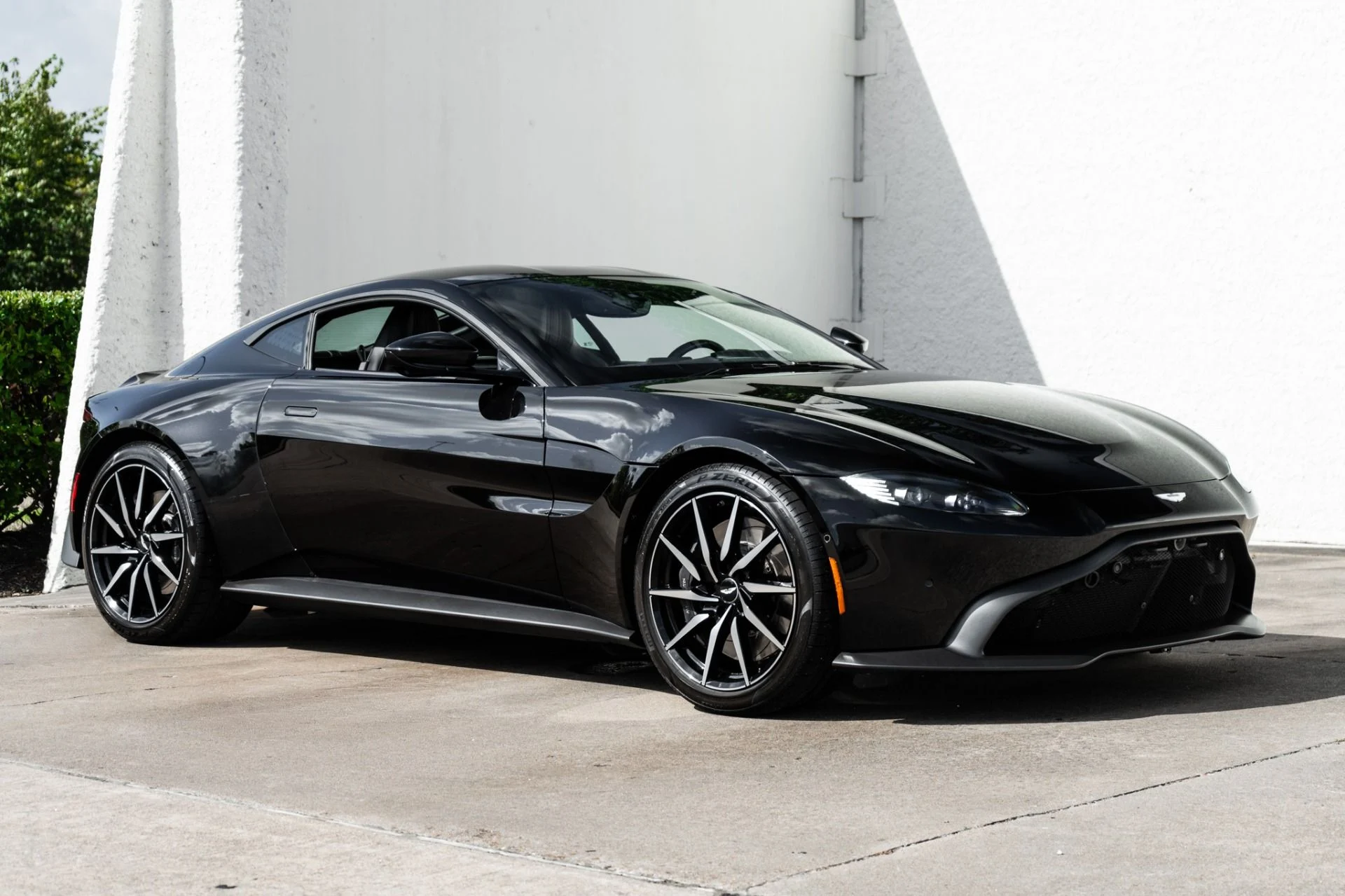 mph006_3638550241_Used_2019_Aston_Martin_Vantage_1789496200_b1638c5e59
