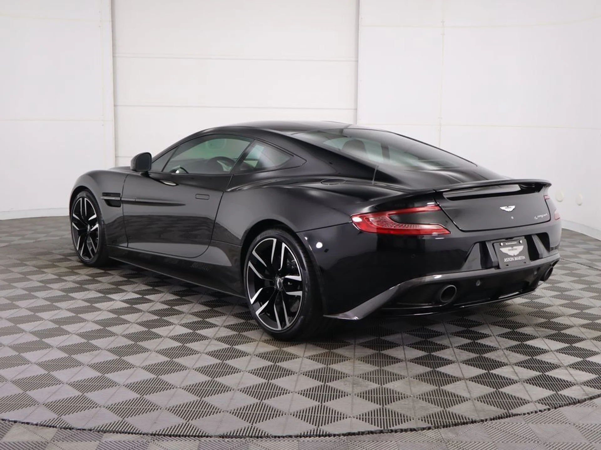mph006_3654173243_used_2015_aston_martin_vanquish_2drcoupe_8119_22944423_7_1024_450d50245d