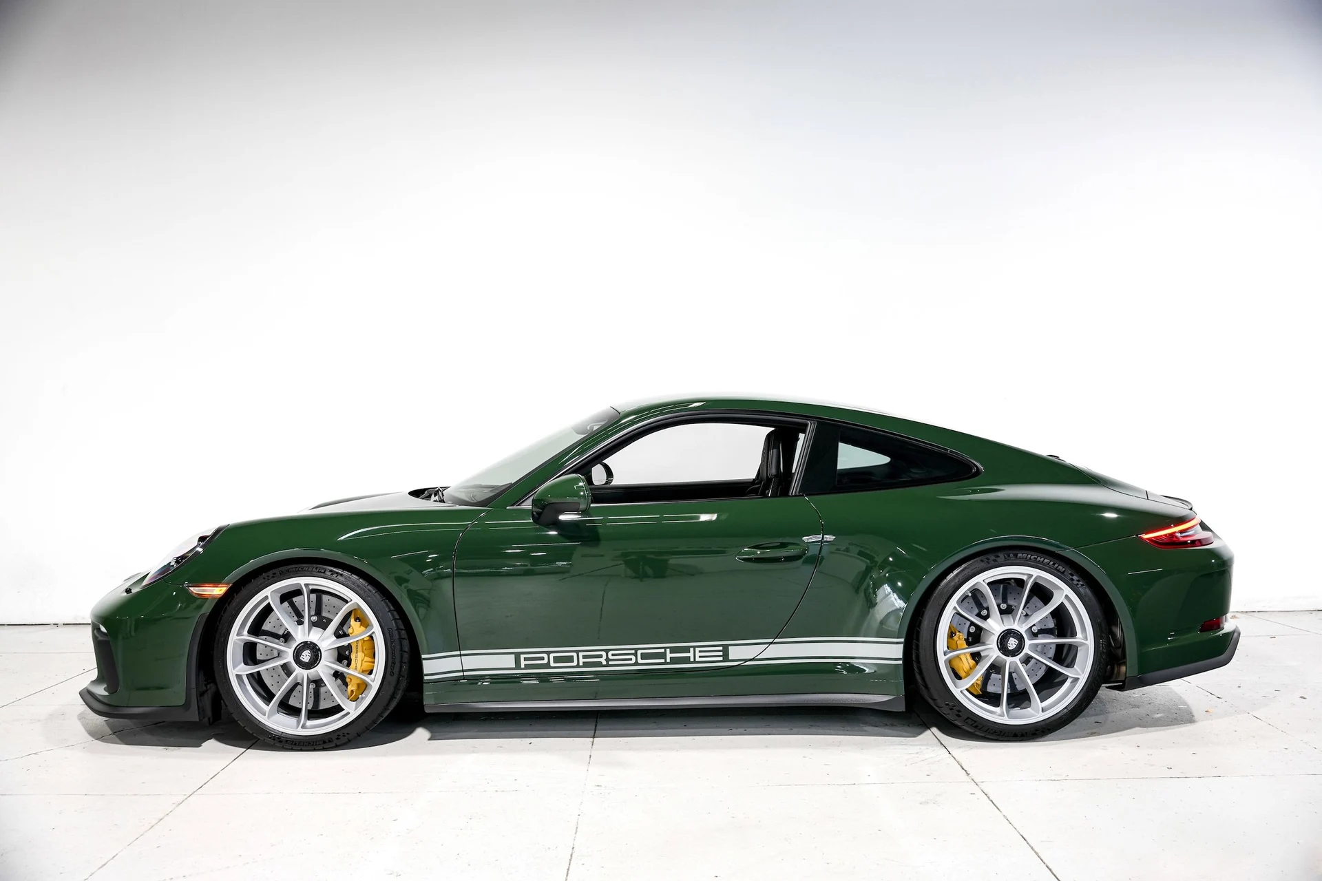 mph006_3670015551_fa25064c6bc44df873d9df5db3cbfce4x_3d3e2b1eb9