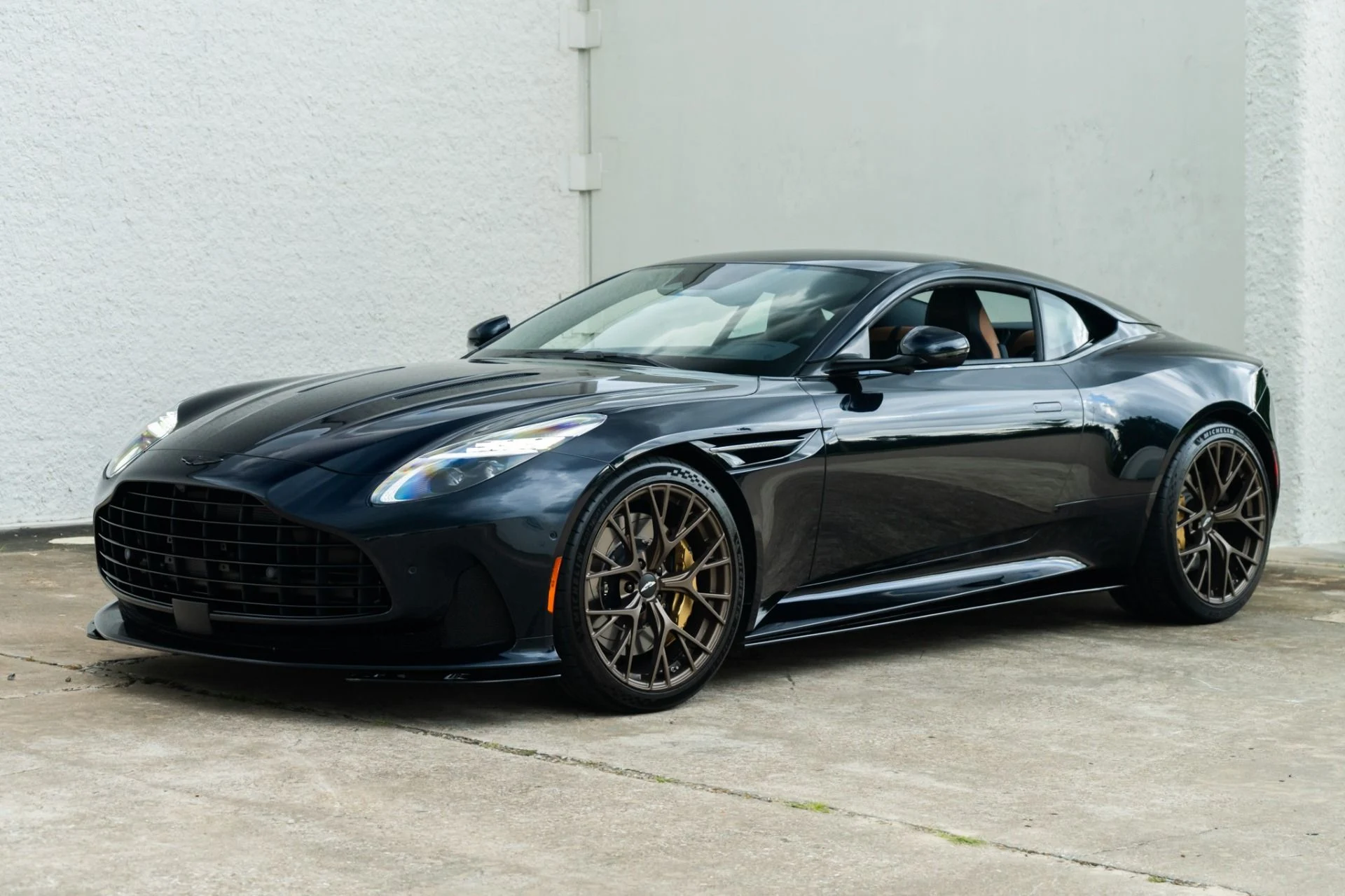 mph006_3676740766_Used_2024_Aston_Martin_DB_12_V8_1780518223_162ecfd7e1