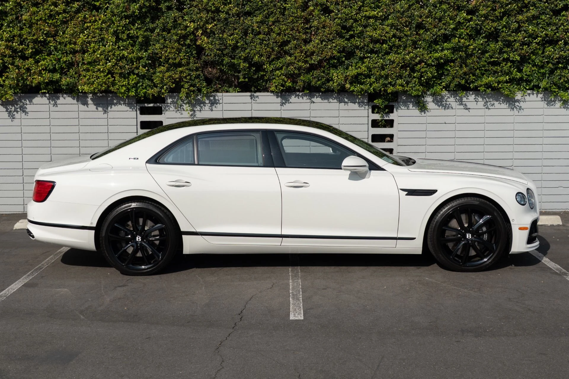 mph006_3678745083_Used_2024_Bentley_Flying_Spur_Edition_8_1757964716_09252c76be