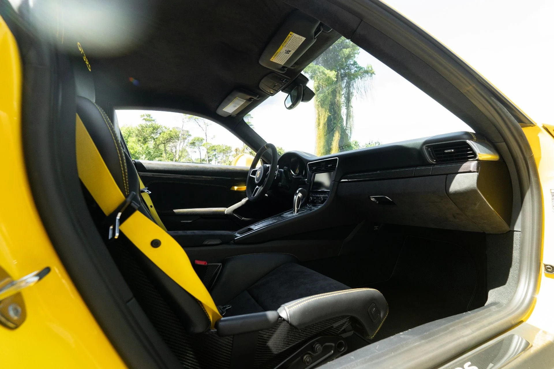 mph006_3690702348_Used_2016_Porsche_911_GT_3_RS_1759258401_15219ab72c