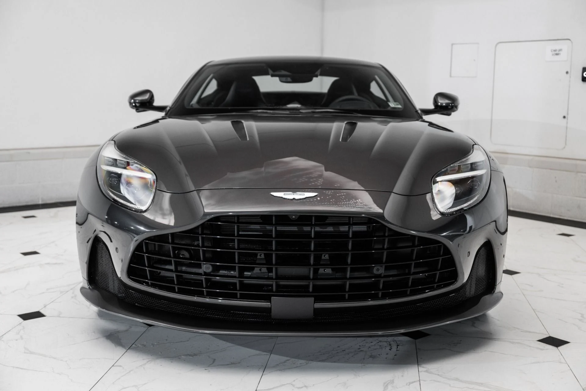mph006_3705876274_Used_2025_Aston_Martin_DB_12_Coupe_1742566094_22982ae484