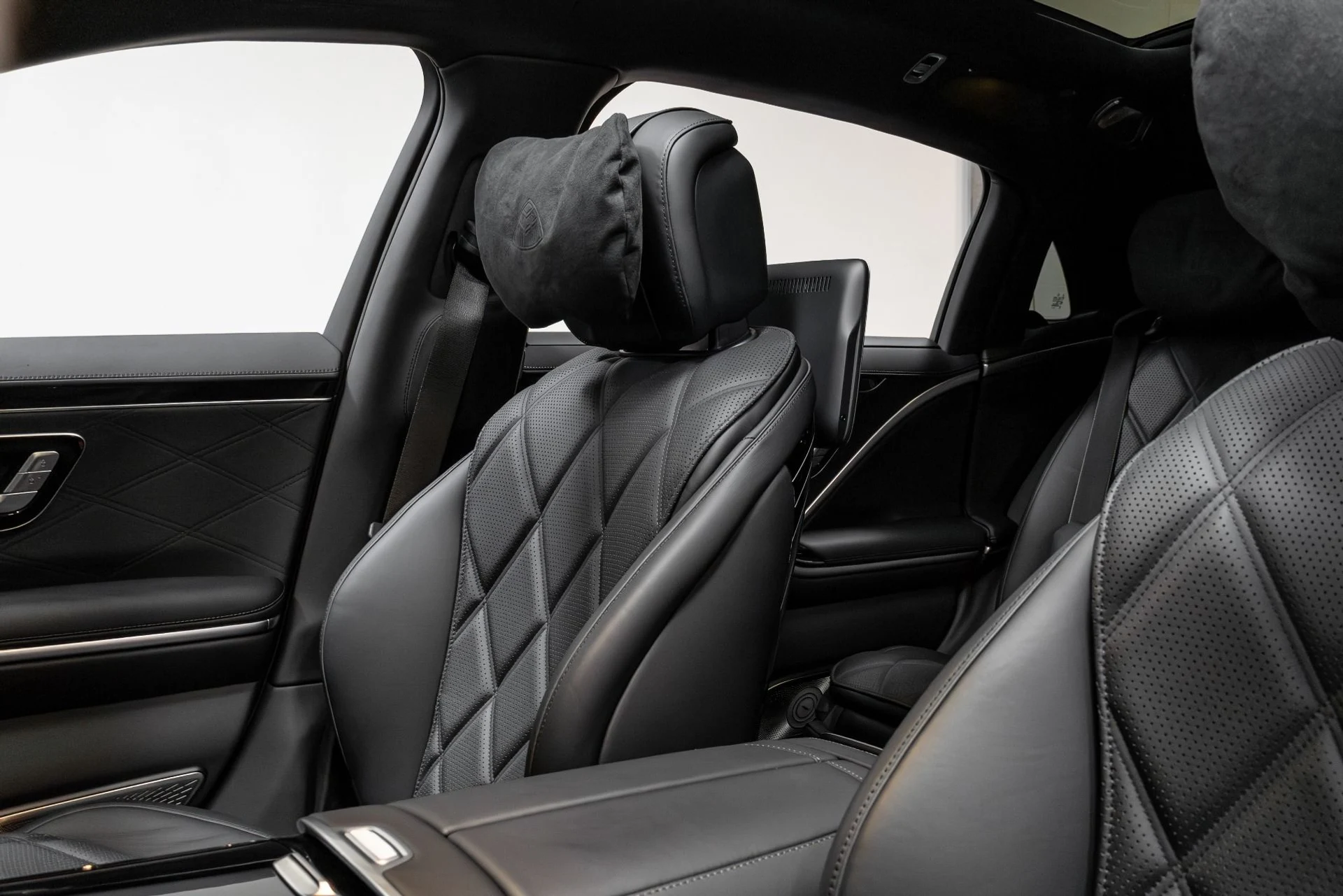 mph006_3706994902_Used_2024_Mercedes_Benz_S_Class_Maybach_S_680_4_MATIC_1764625509_79da5cfcc0