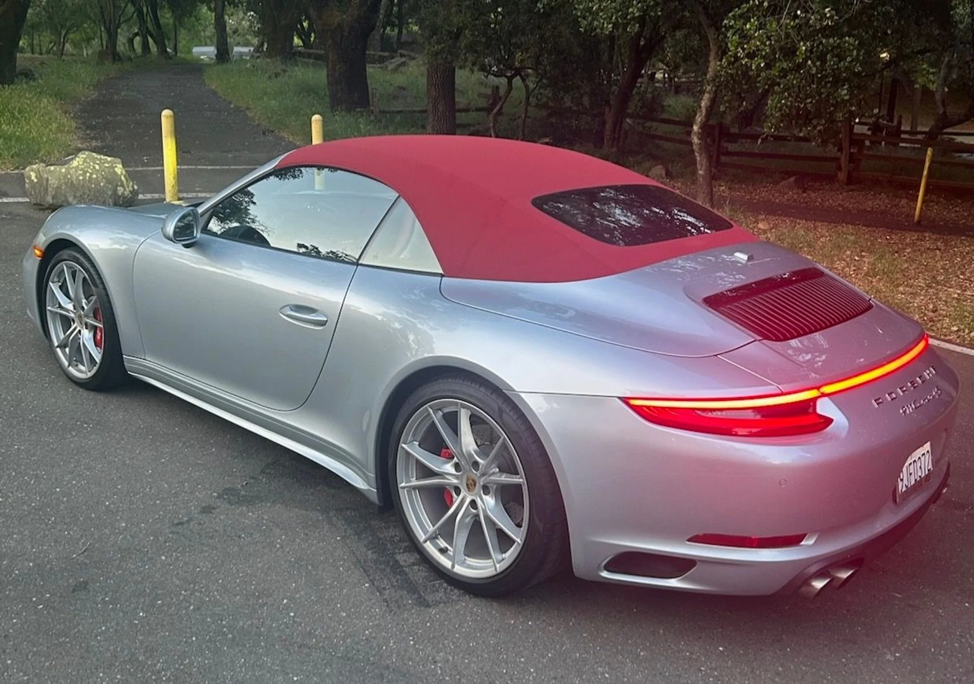 mph006_3709567463_Used_2017_Porsche_911_Carrera_4s_Carrera_4_S_1757365357_bffca01676