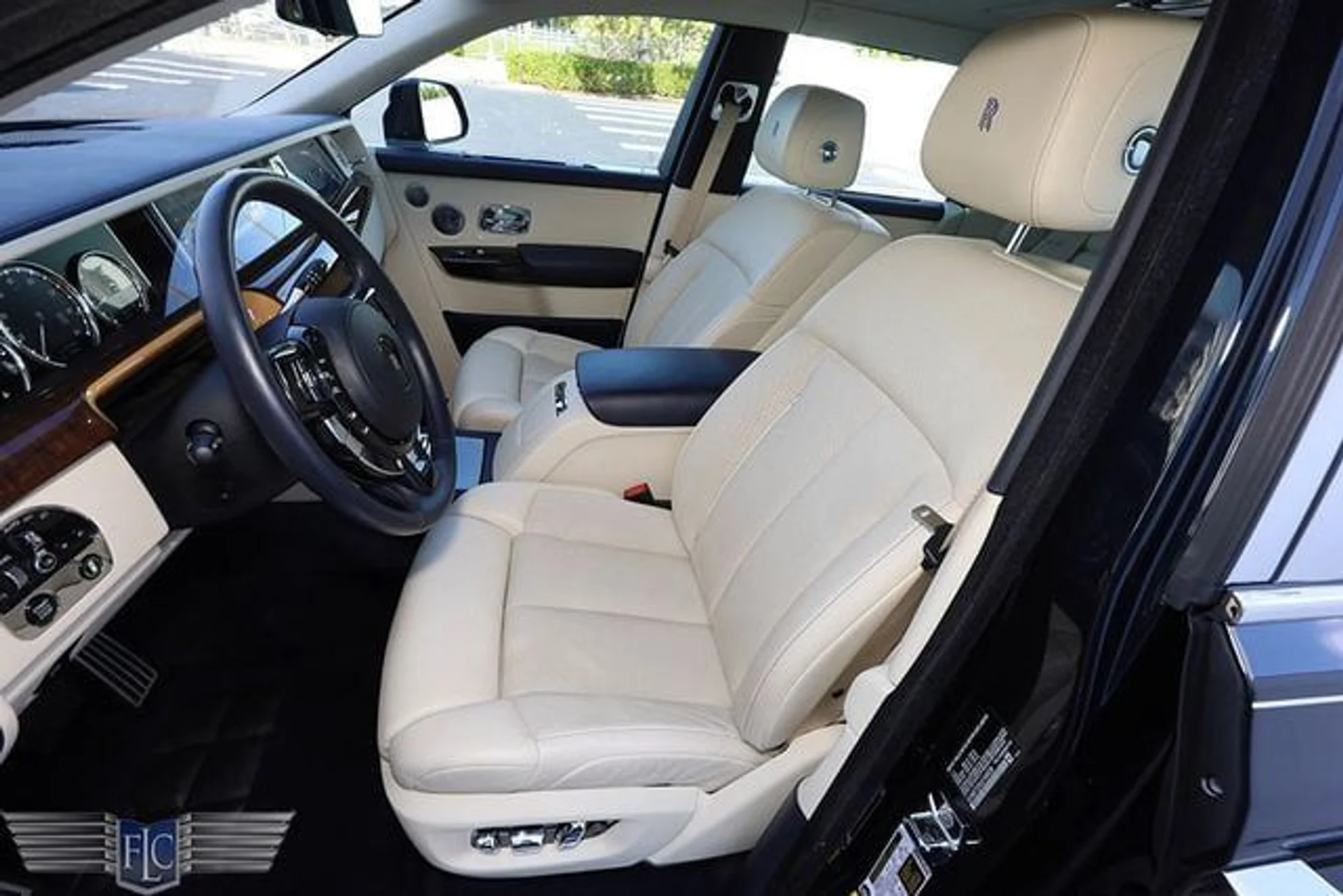 mph006_3728027114_used_2018_rolls_royce_phantom_sedan_6305_22718398_11_640_3c2466099c