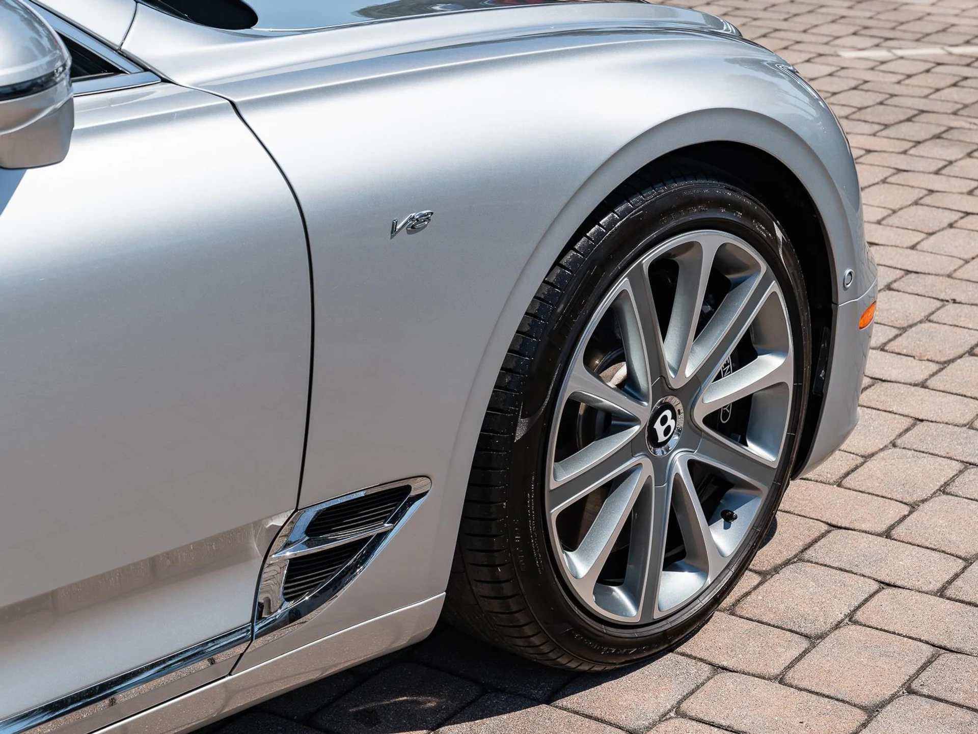 mph006_3728109314_Used_2022_Bentley_Continental_GTC_GT_V8_1777583132_0346d92635