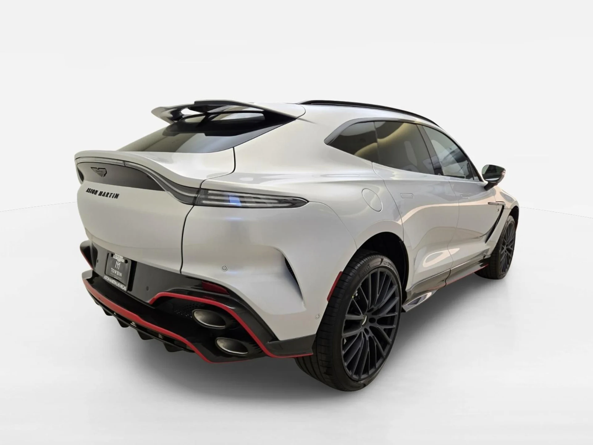 mph006_3732310206_New_2026_Aston_Martin_DBX_S_1780637067_b15c9c339d