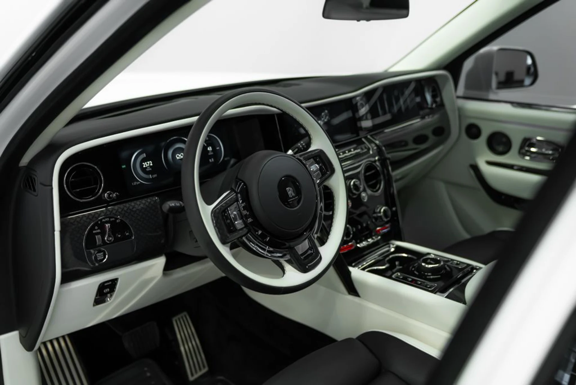 mph006_3745948946_rolls_royce_cullinan_2025_jpg_v_1773863537_6e96dca5ce