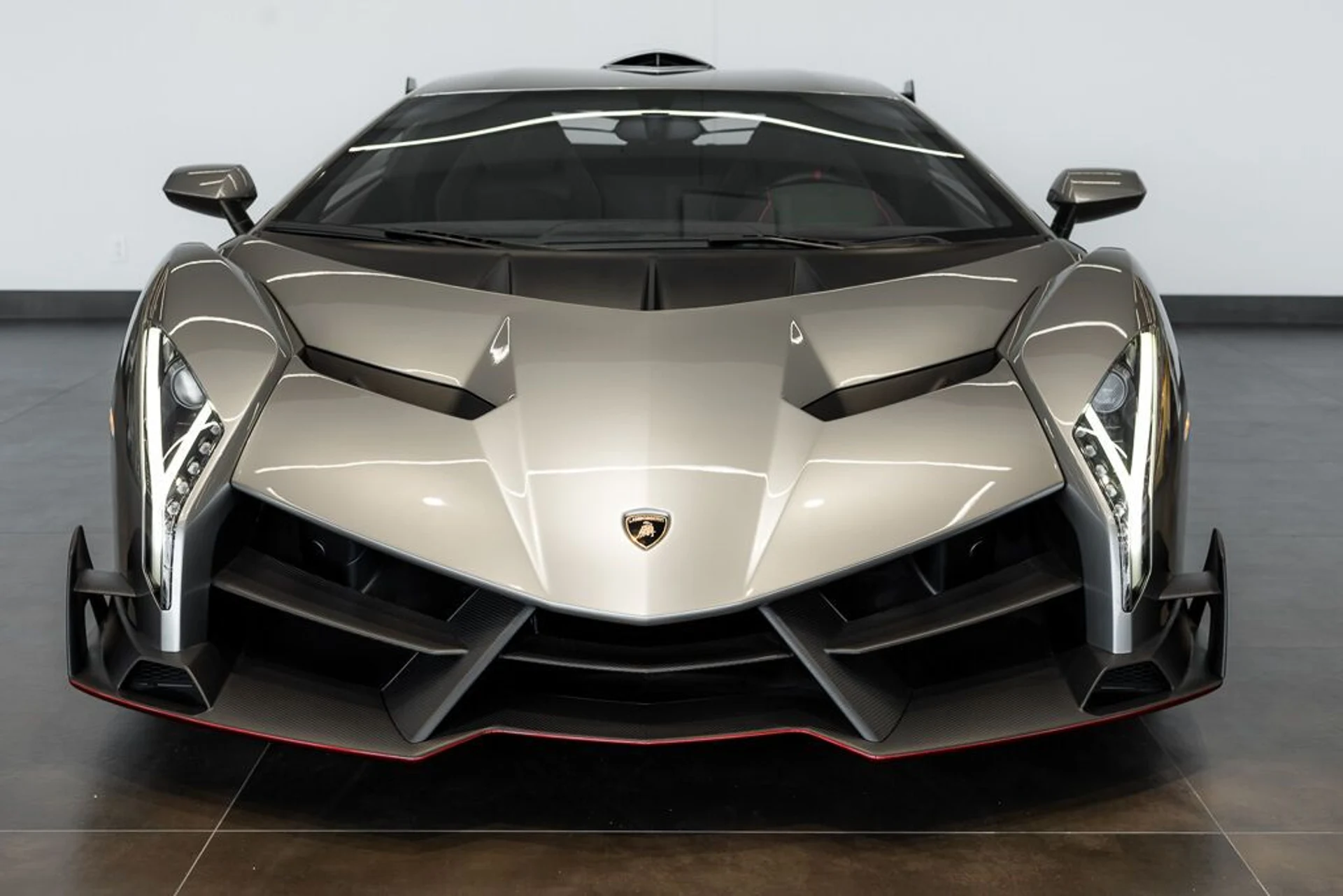 mph006_3747771496_lamborghini_veneno_2014_jpg_v_1779988126_5d81a23098